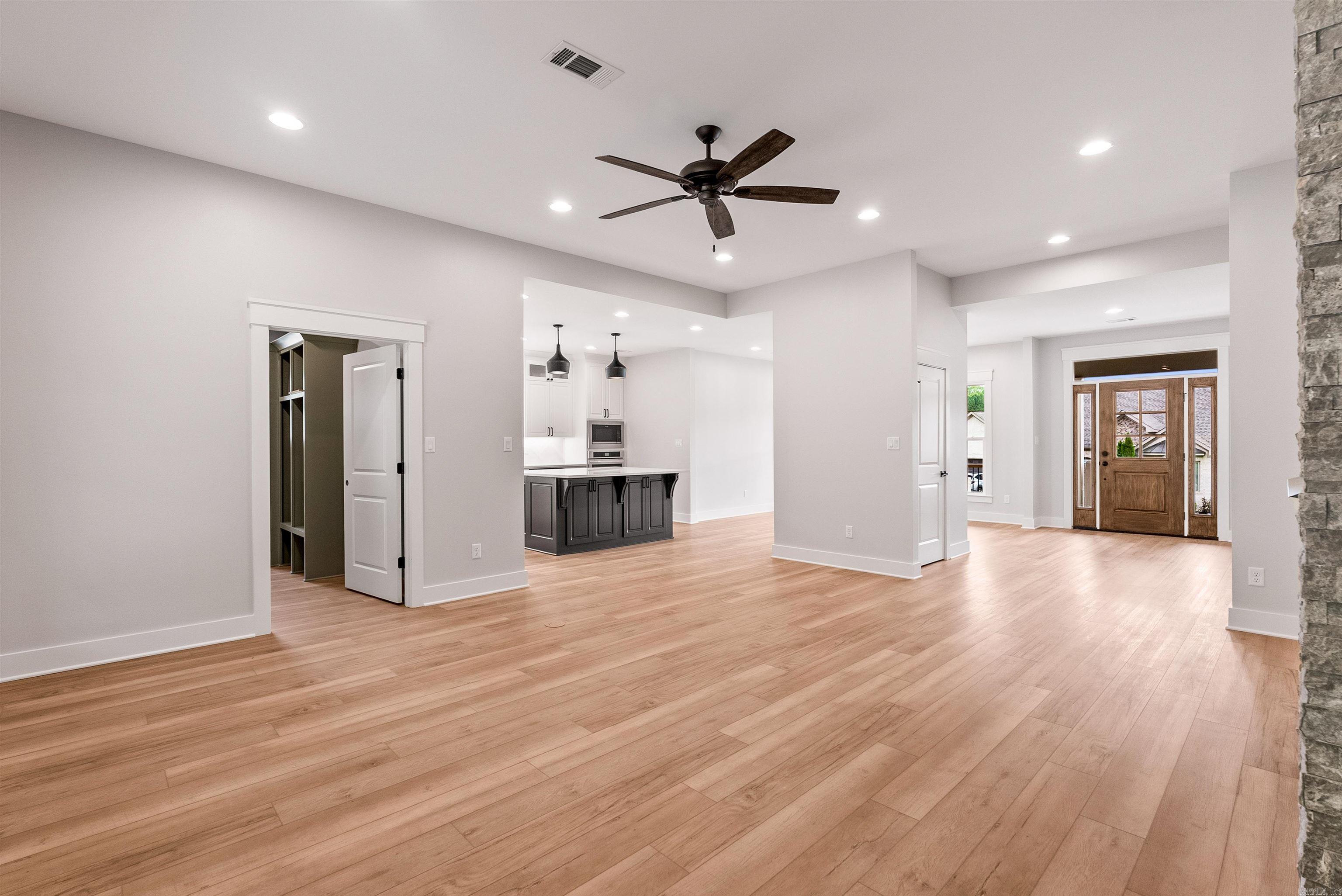 SIENNA LAKE - Residential