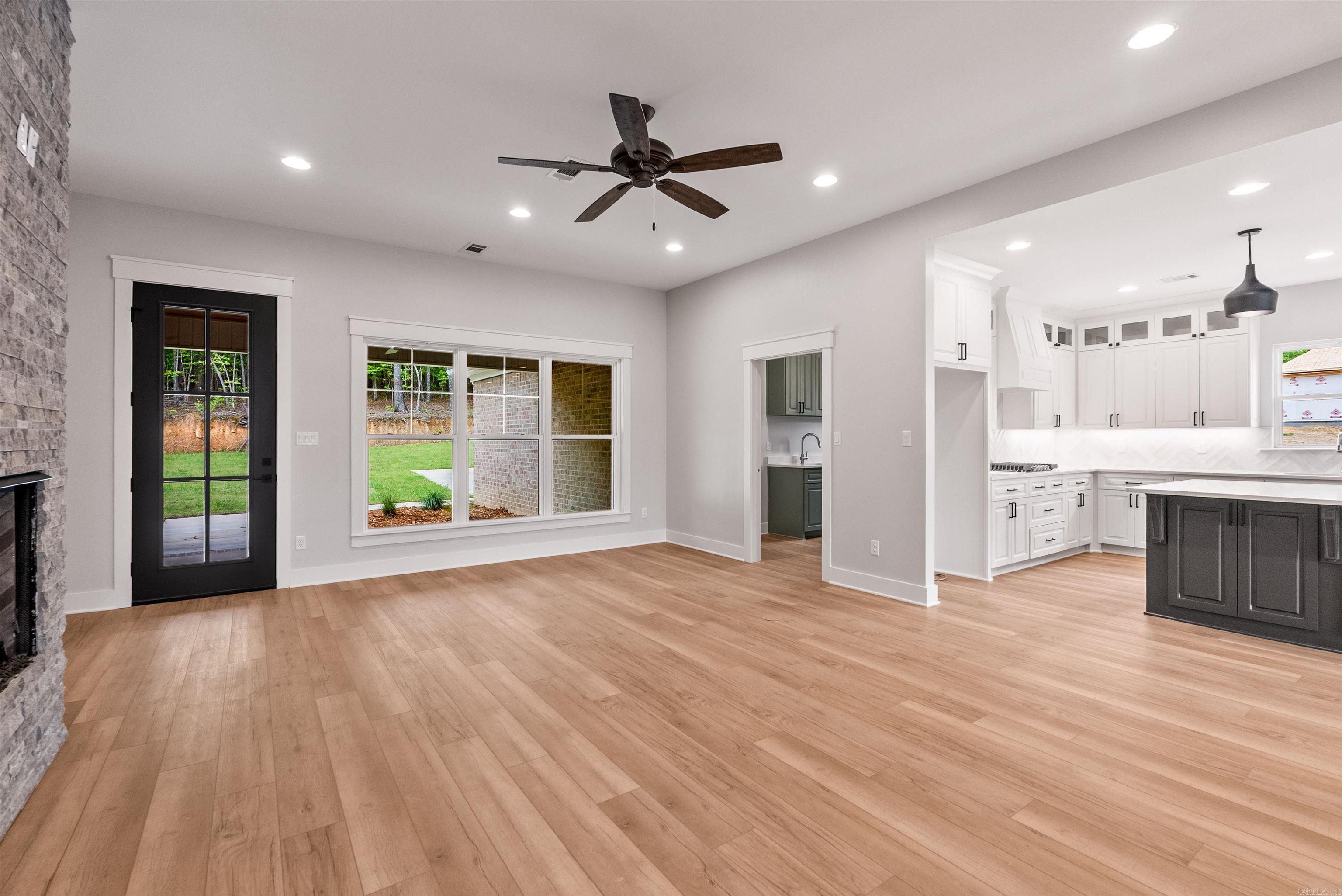 SIENNA LAKE - Residential