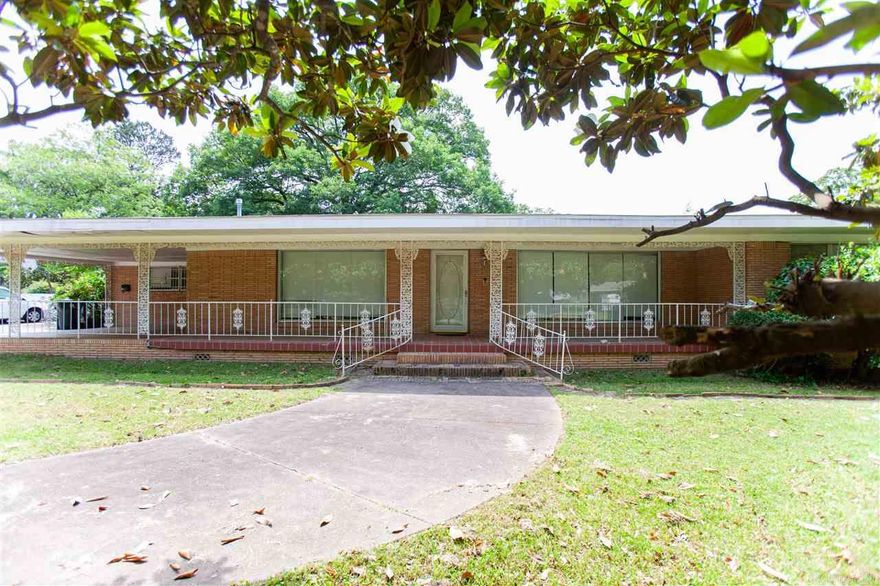 Great  3 bedroom, 2 bathroom home located on a corner lot in a quiet Little Rock neighborhood.  Close to UALR, Park Plaza, Midtowne Shopping Center, and numerous restaurants; this home is located in the heart of Little Rock.