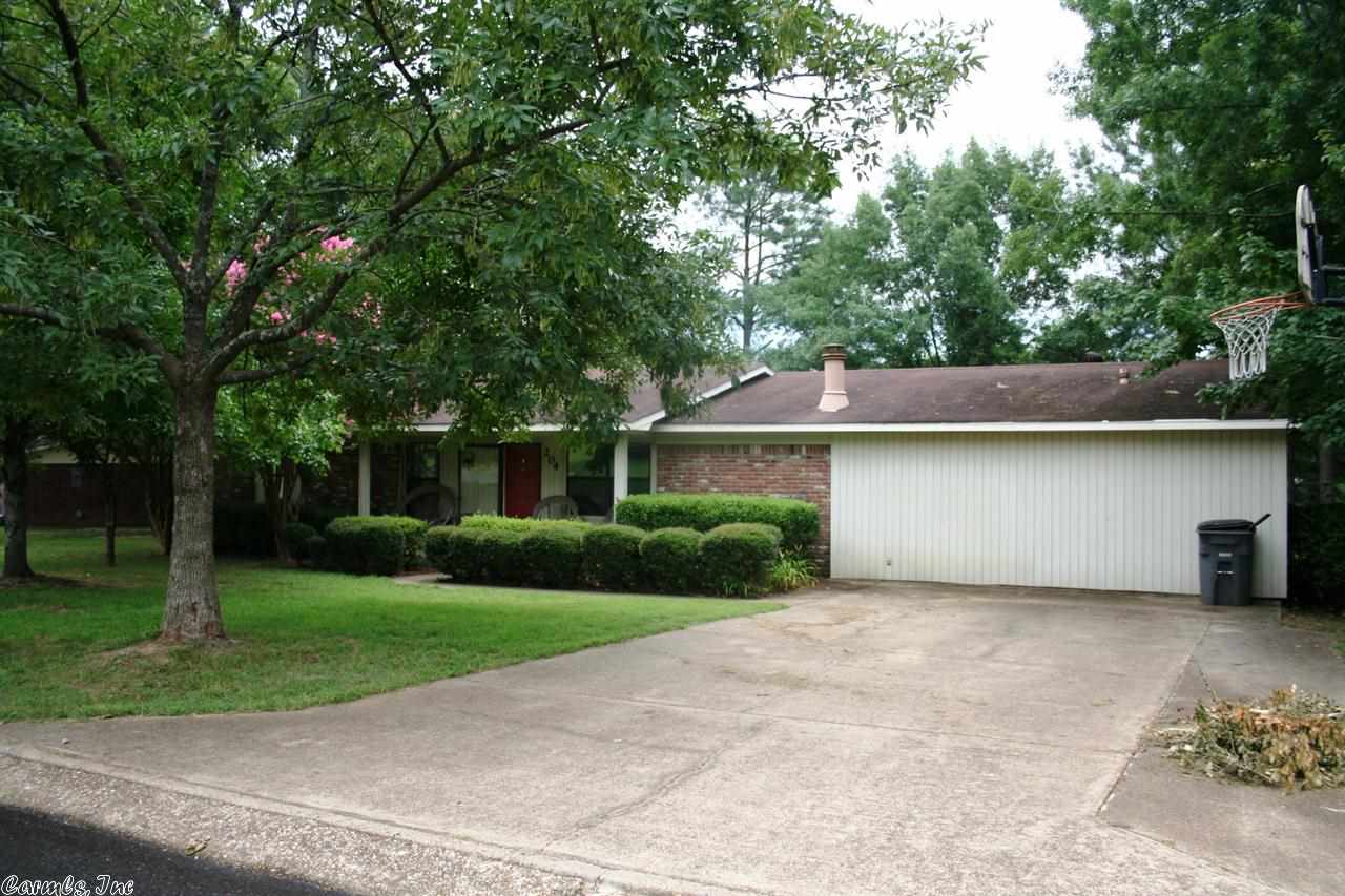 Great home 4 BR 3 BA in Lakeside School District. Level, shaded lot in front and fenced yard in back. Great opportunity for affordable home in nice neighborhood.