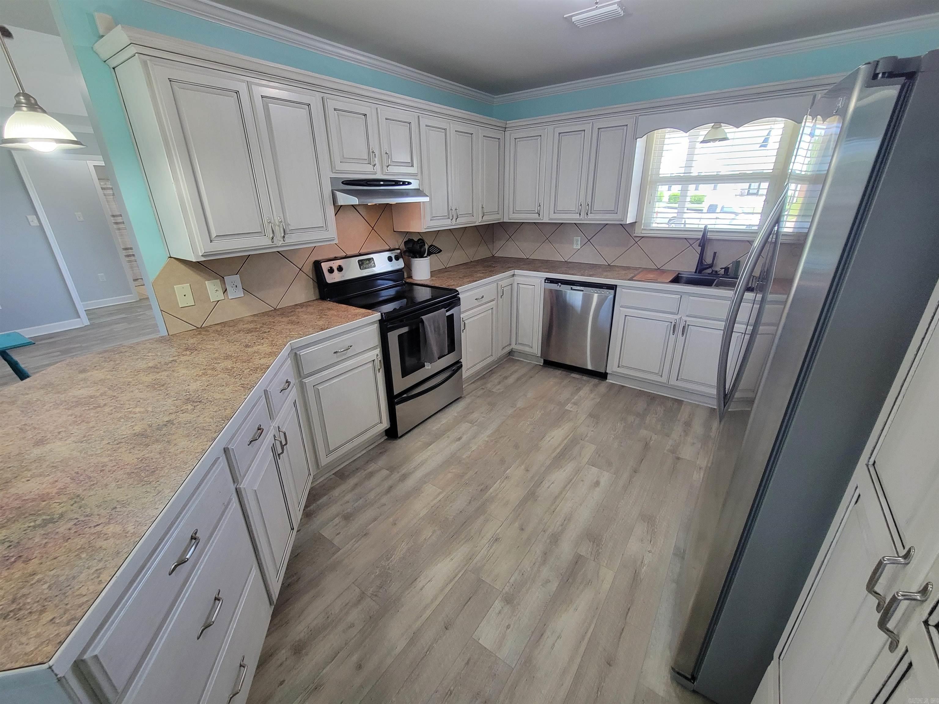 CEDAR KNOLLS & CEDAR VIEW - Residential