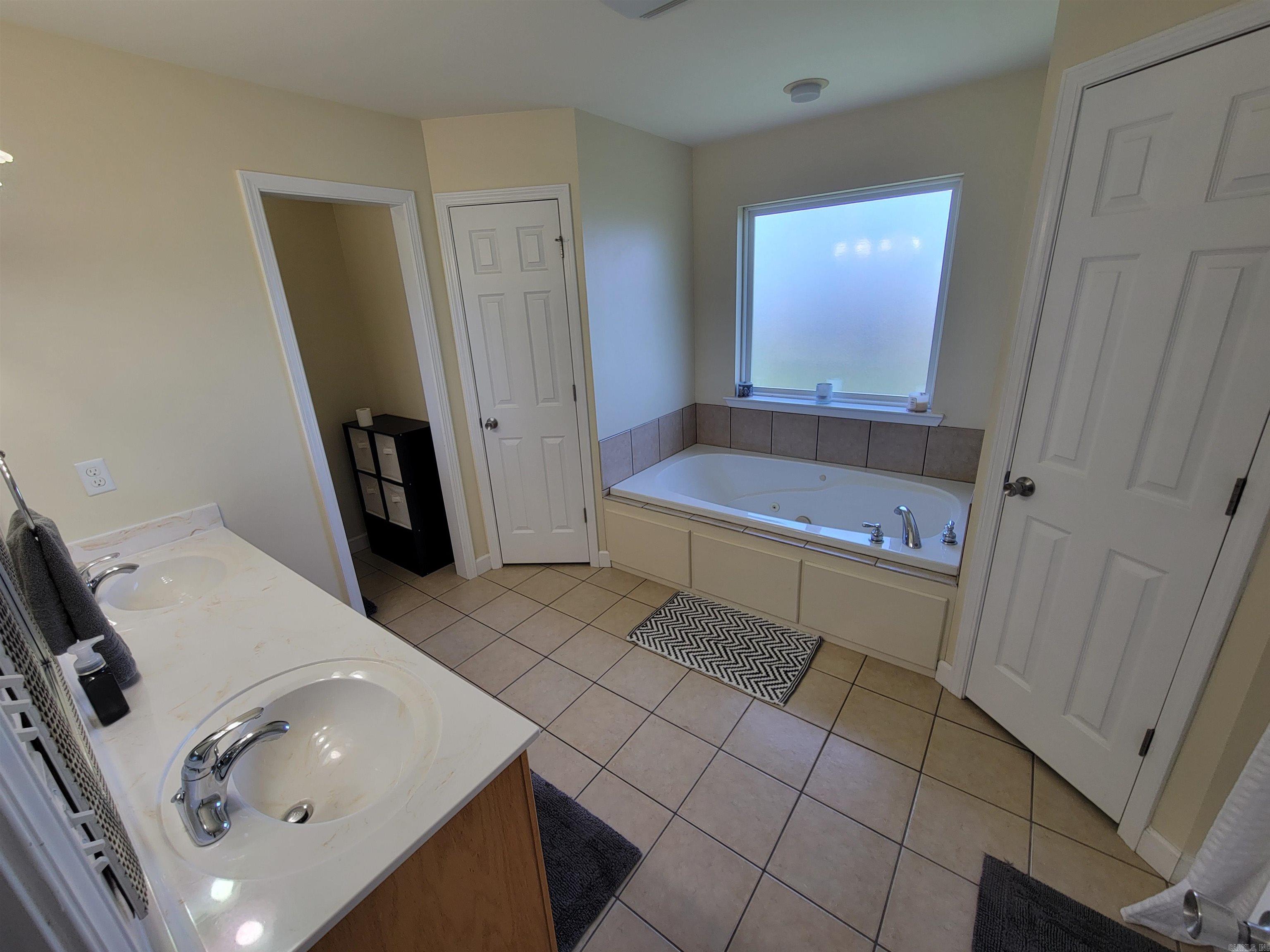 CEDAR KNOLLS & CEDAR VIEW - Residential