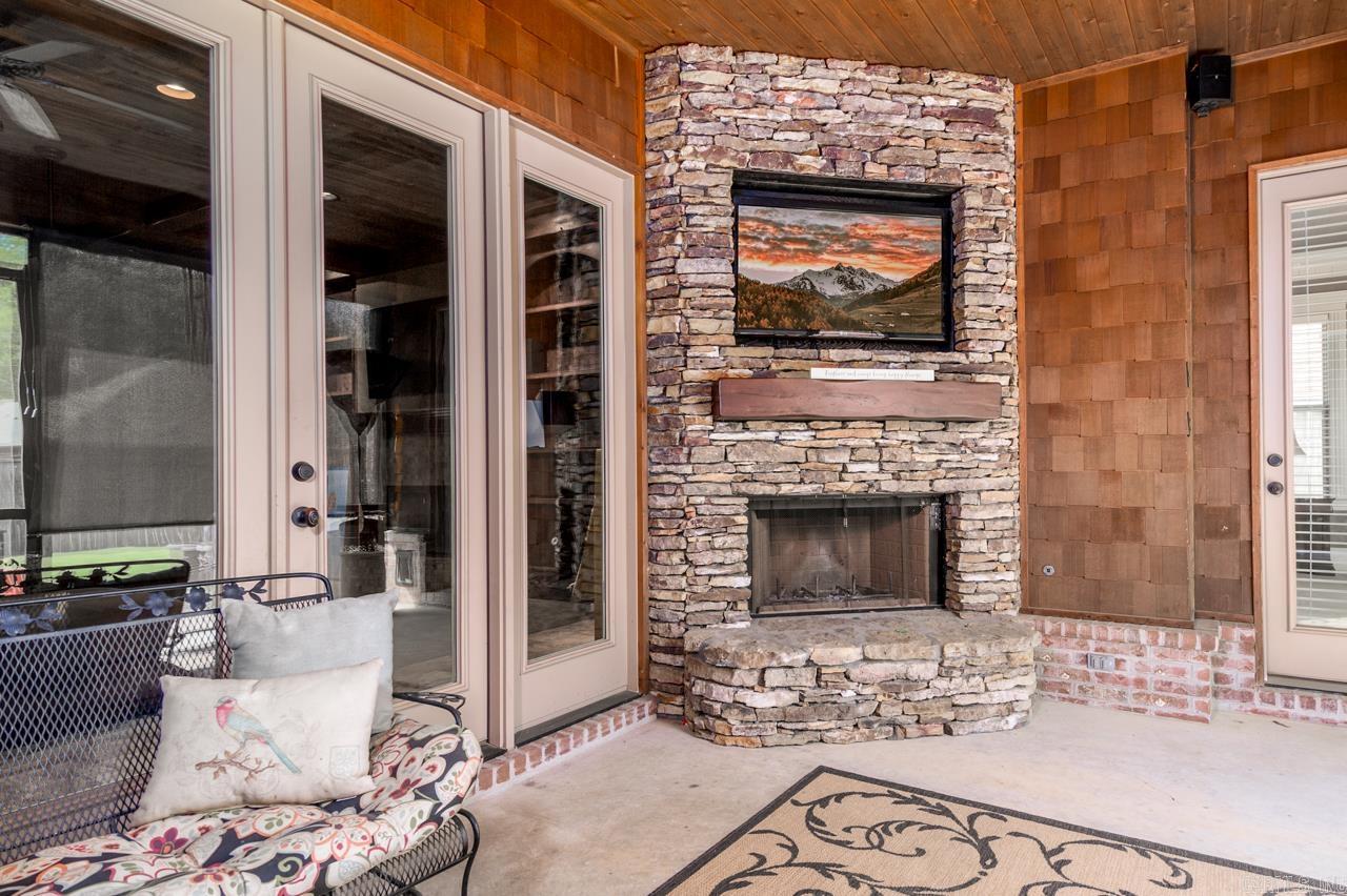 APPLEWOOD COVE - Residential
