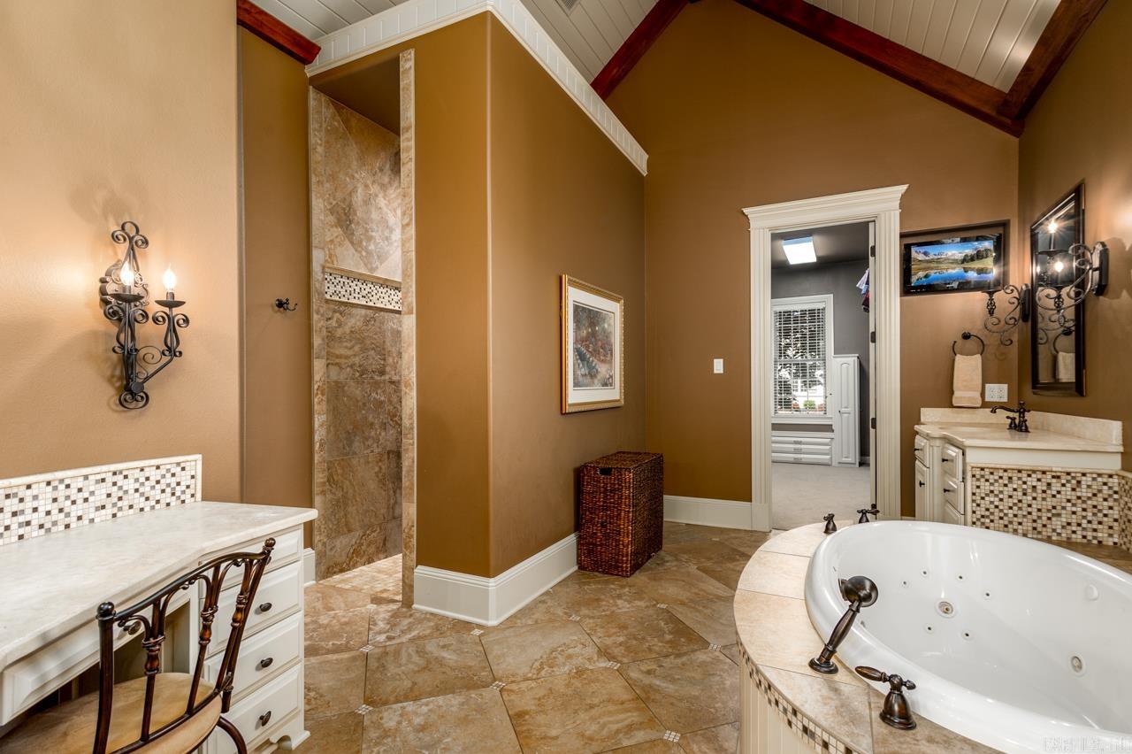 APPLEWOOD COVE - Residential