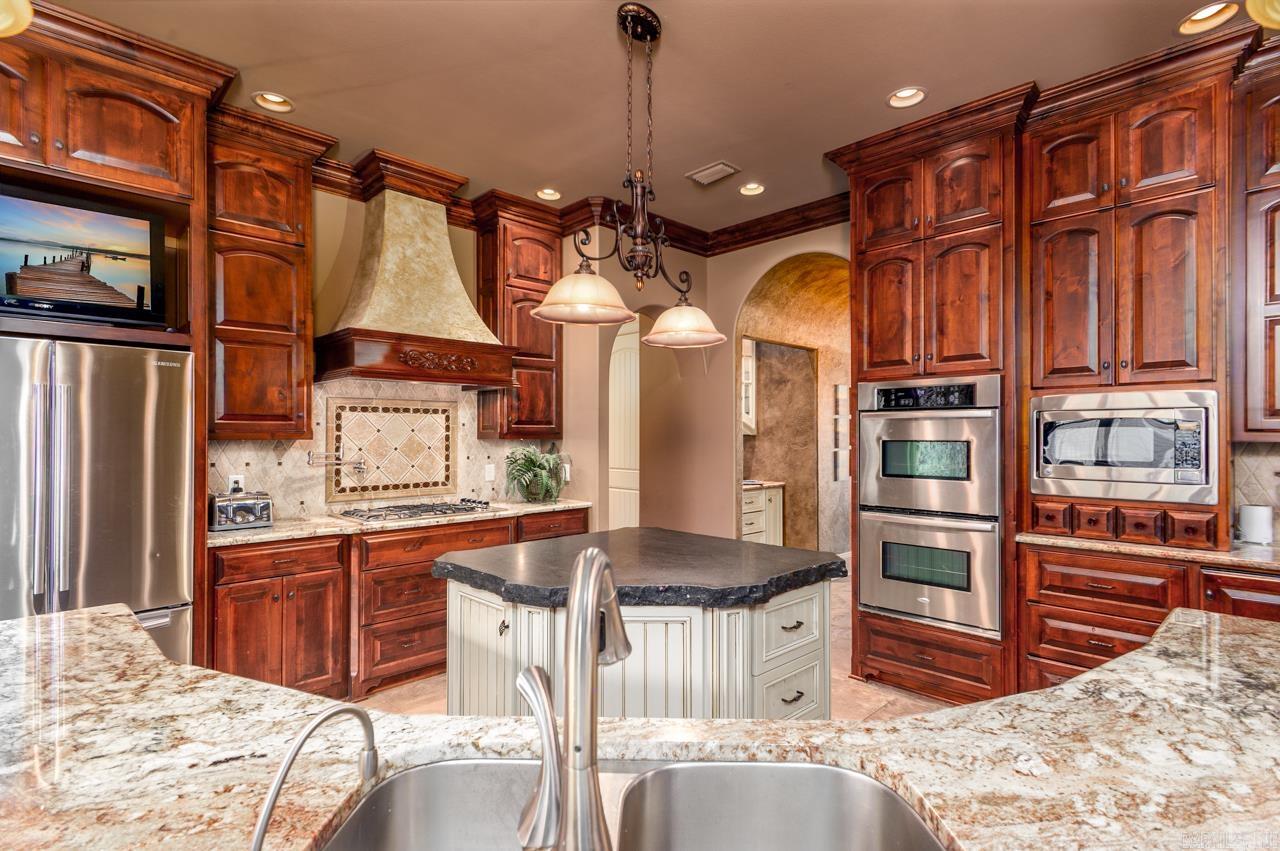 APPLEWOOD COVE - Residential