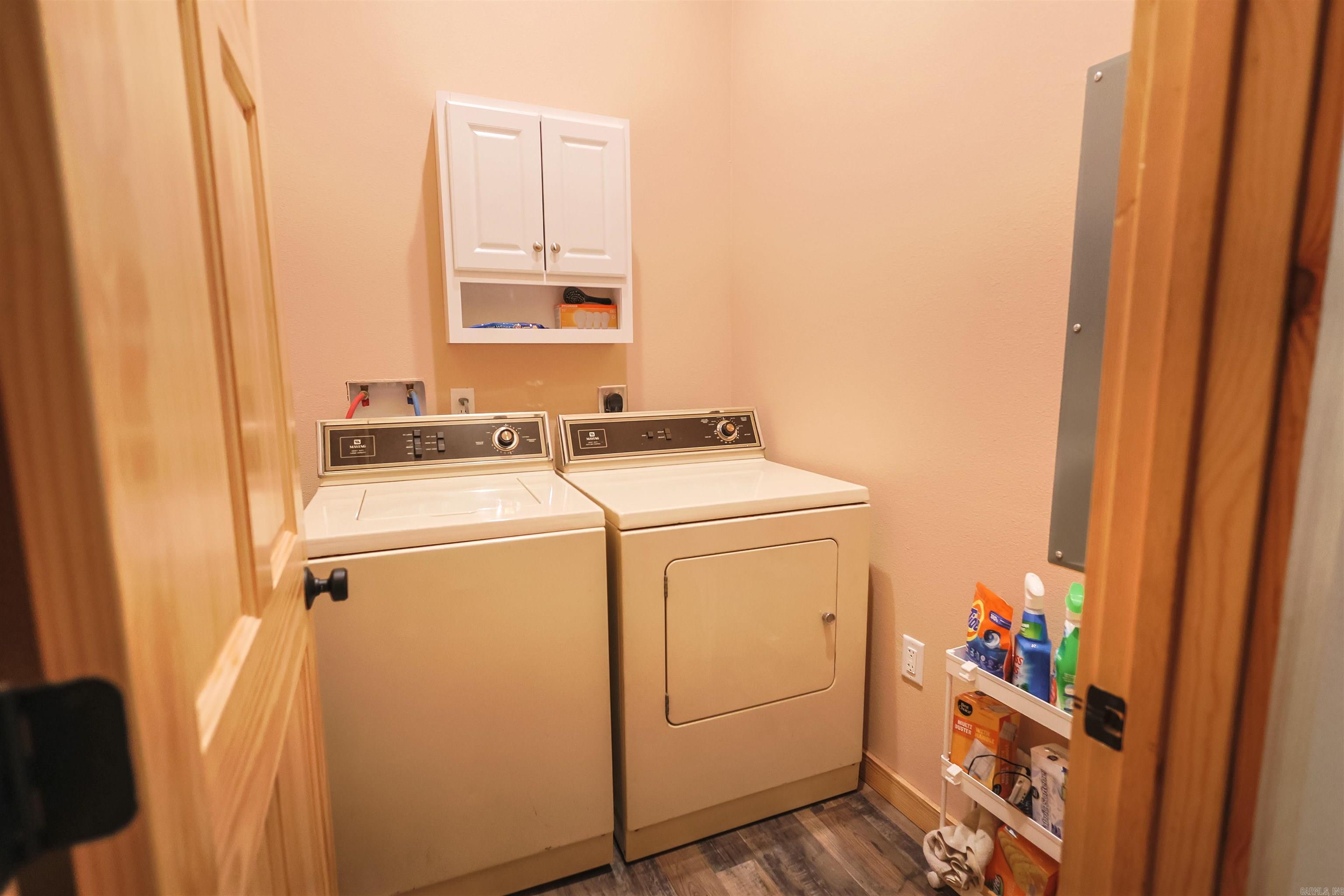 RIVERCHASE - Residential