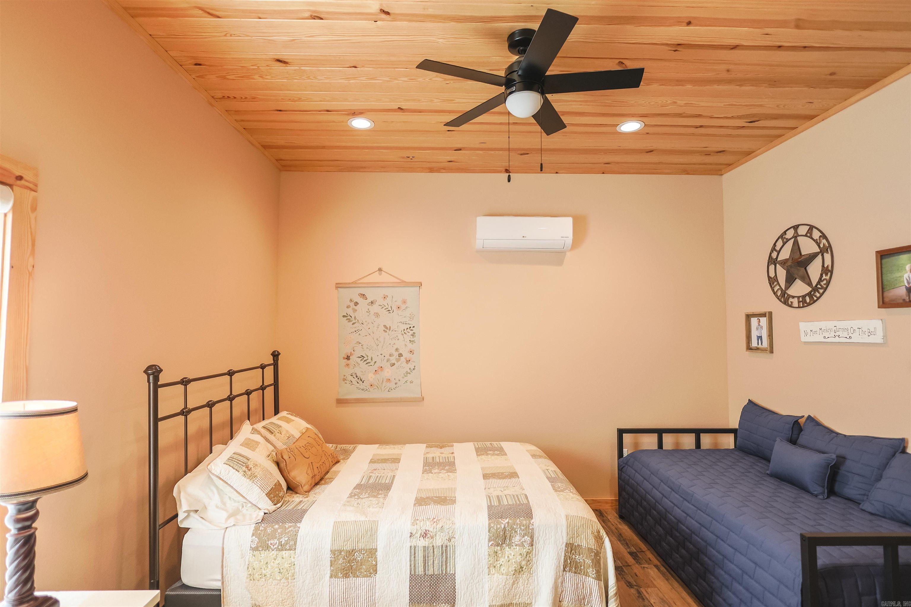 RIVERCHASE - Residential