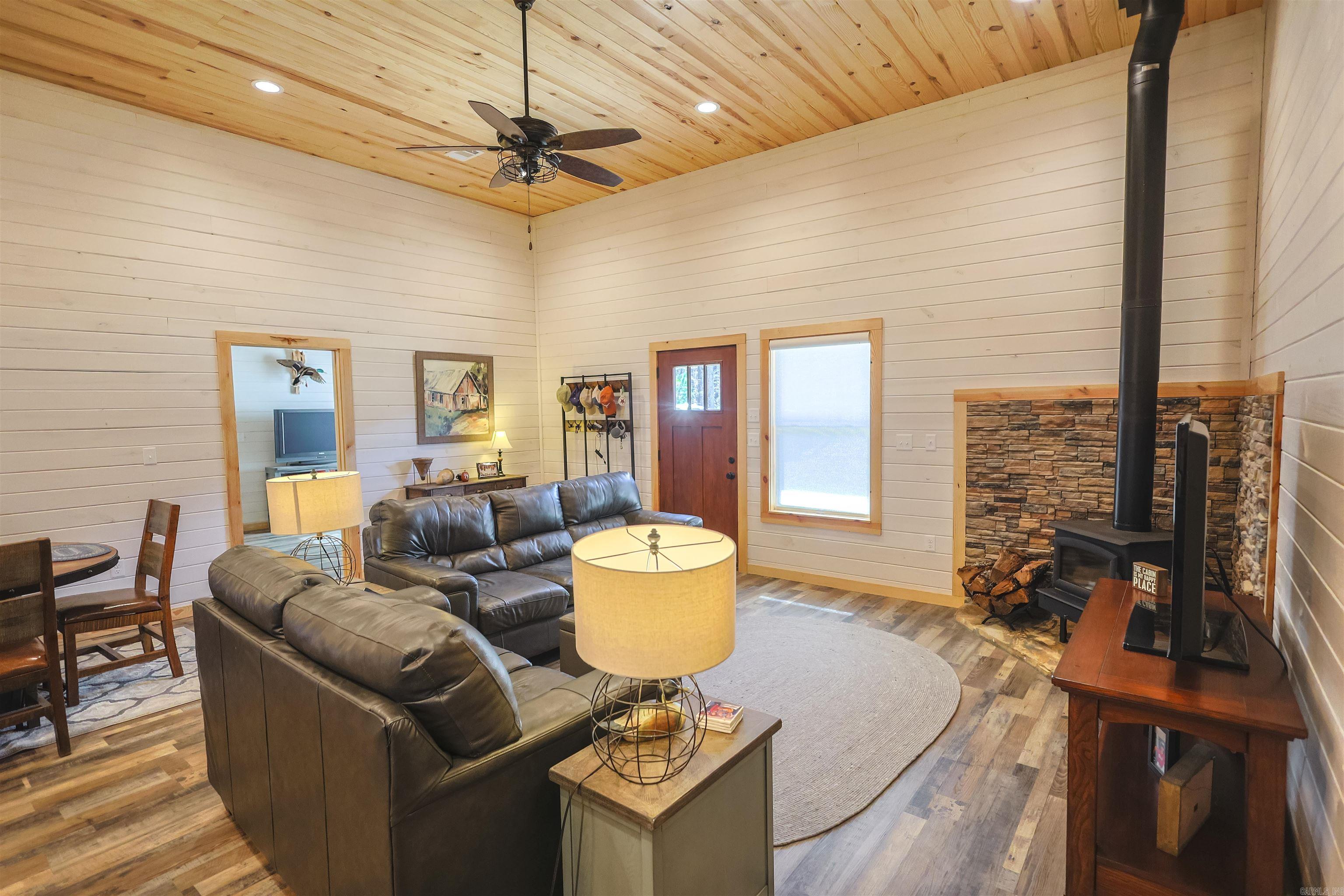 RIVERCHASE - Residential