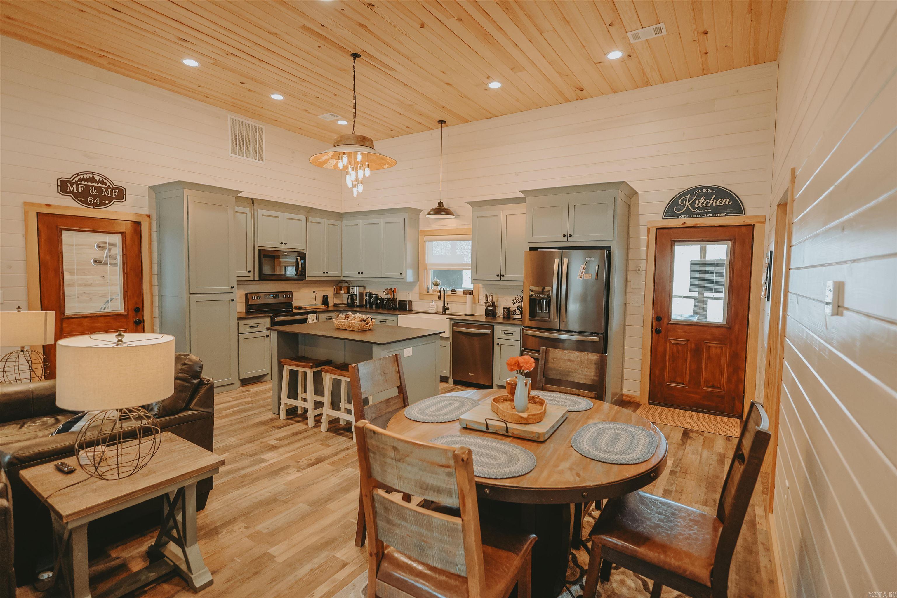 RIVERCHASE - Residential