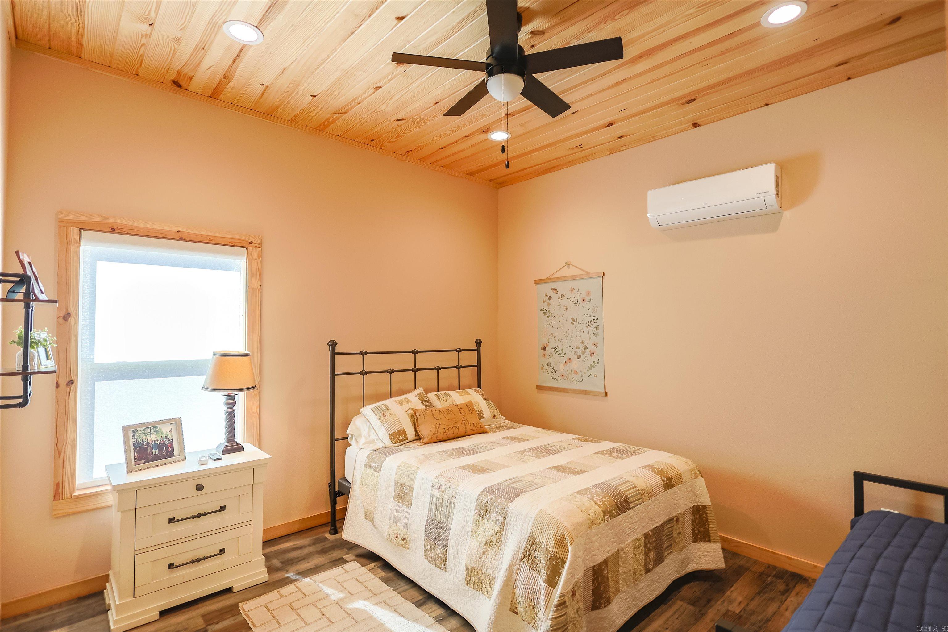 RIVERCHASE - Residential