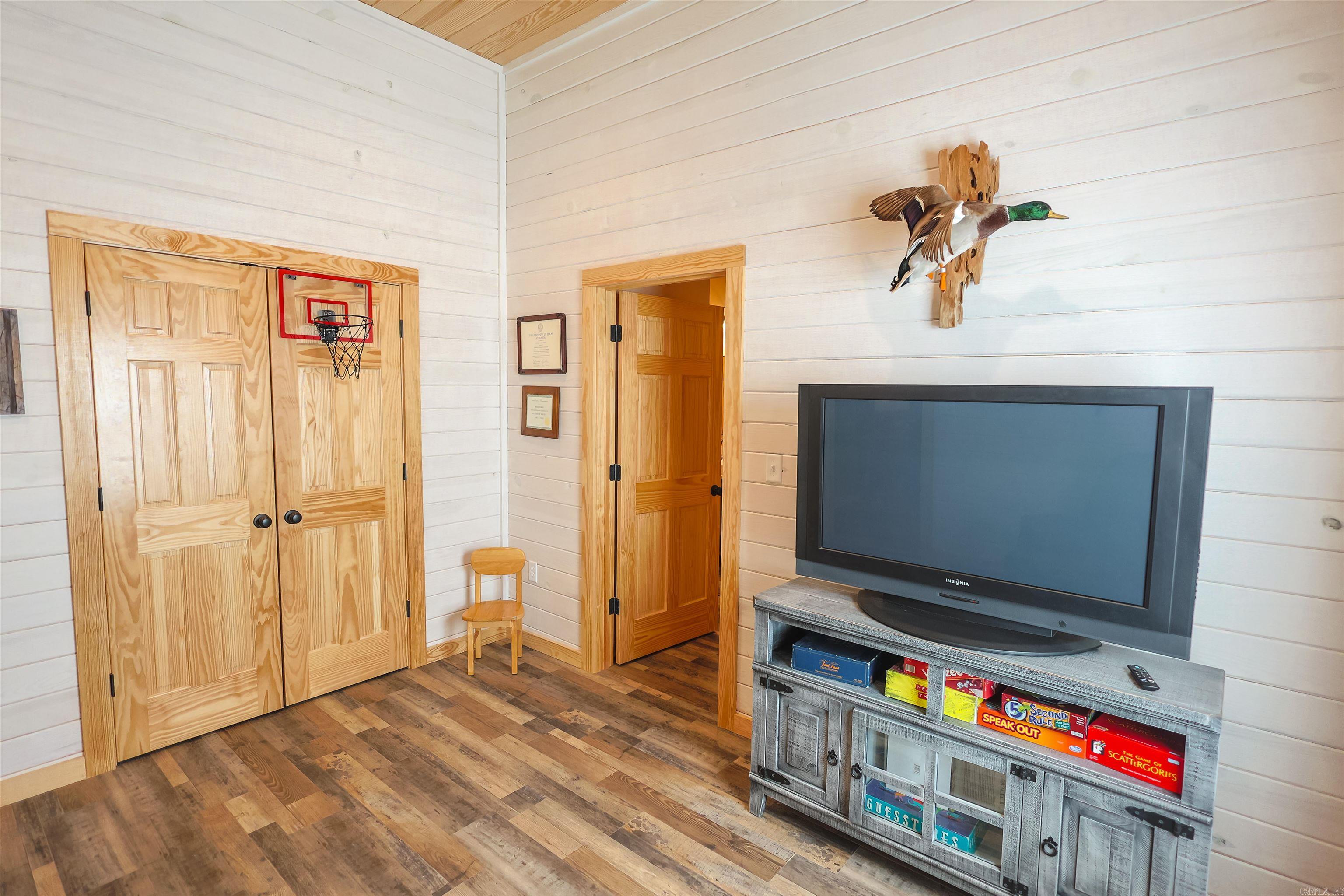 RIVERCHASE - Residential