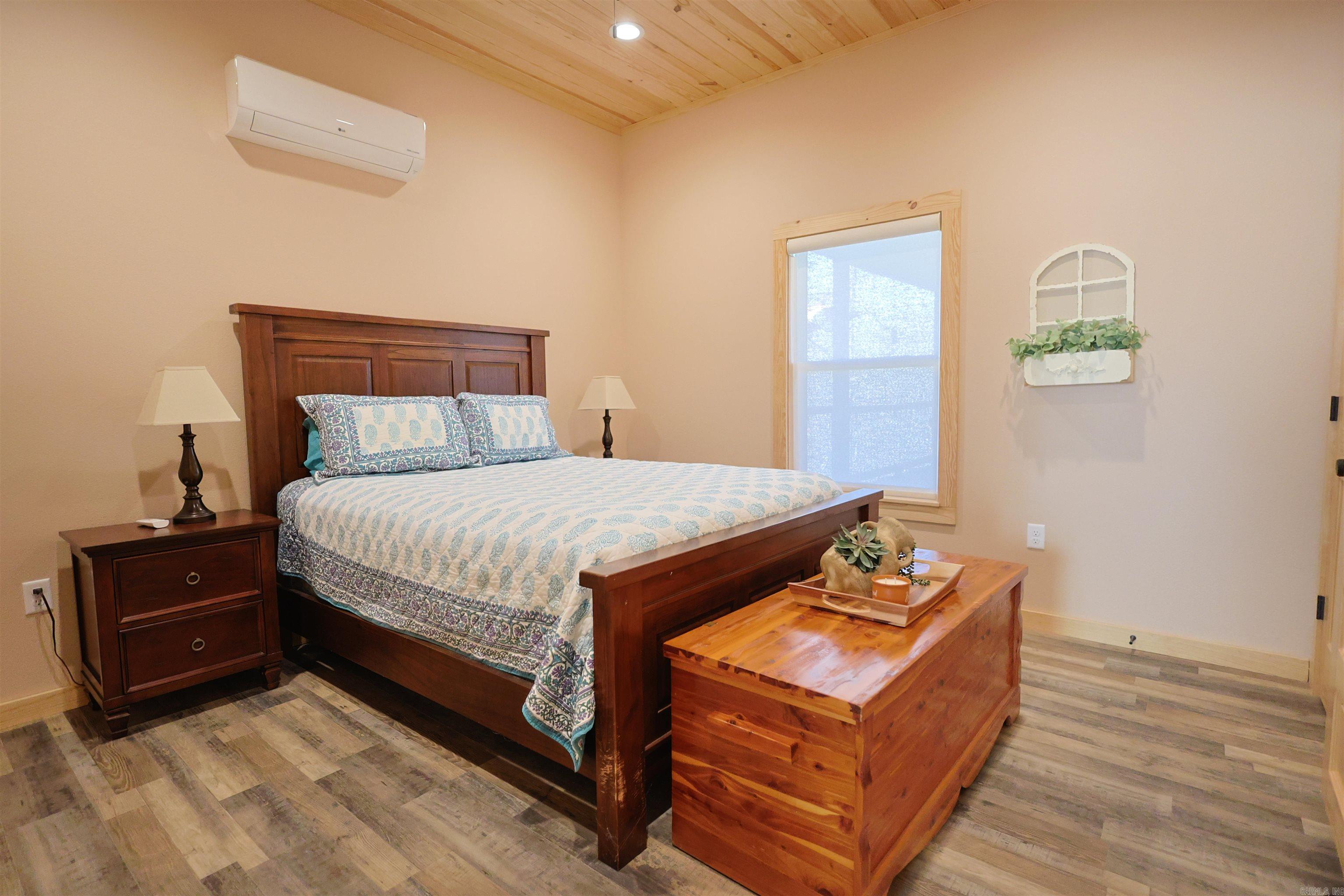 RIVERCHASE - Residential