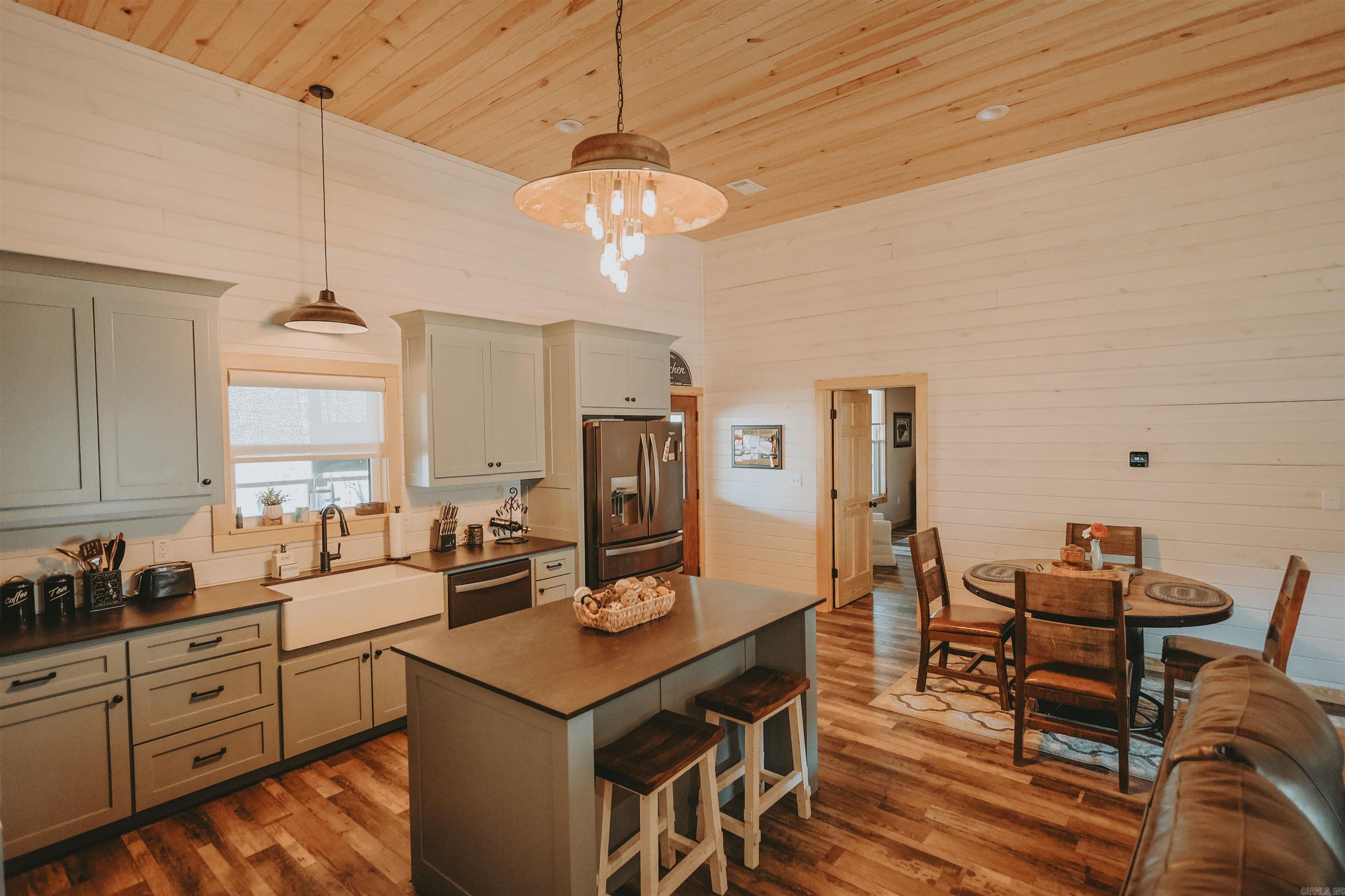 RIVERCHASE - Residential