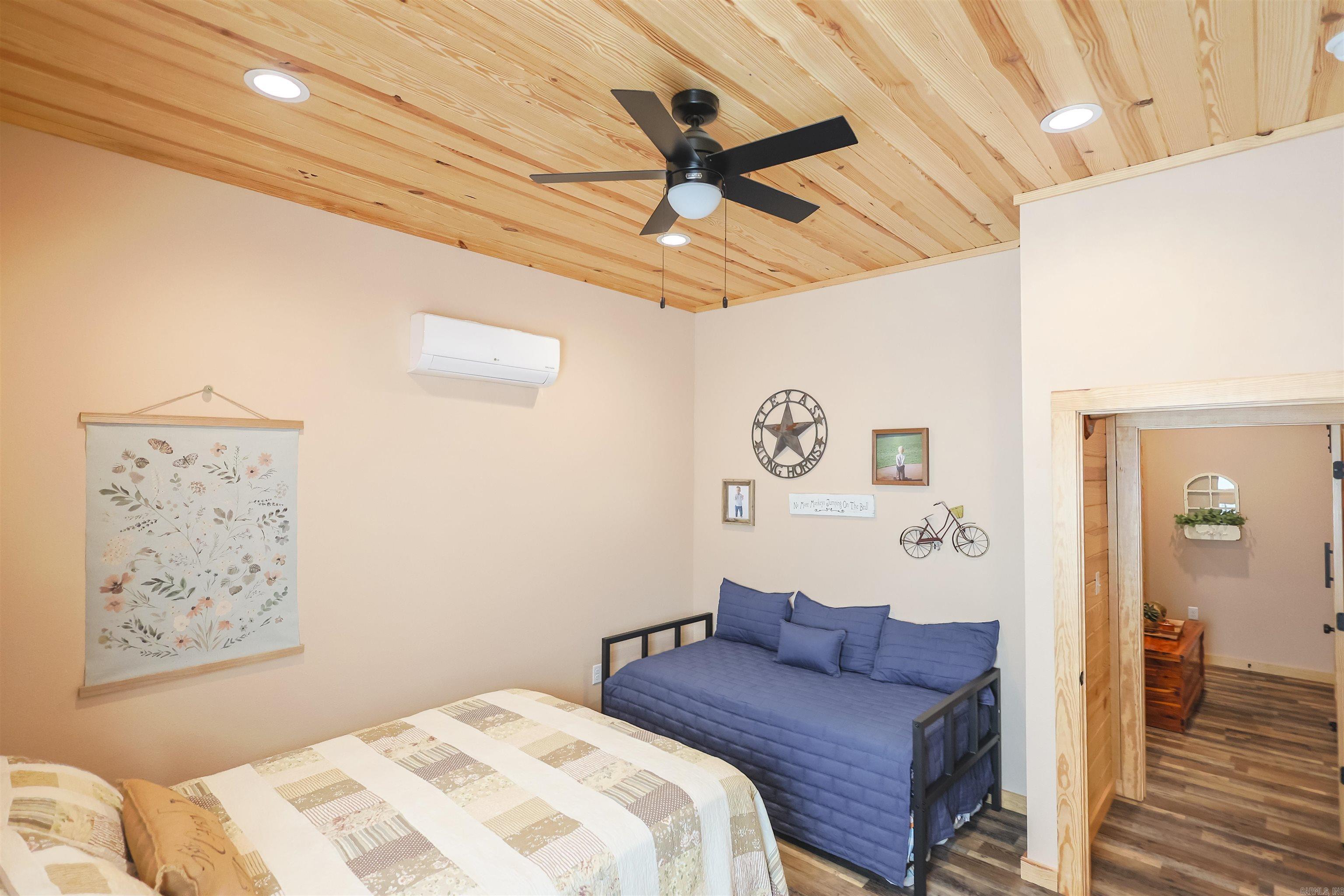 RIVERCHASE - Residential