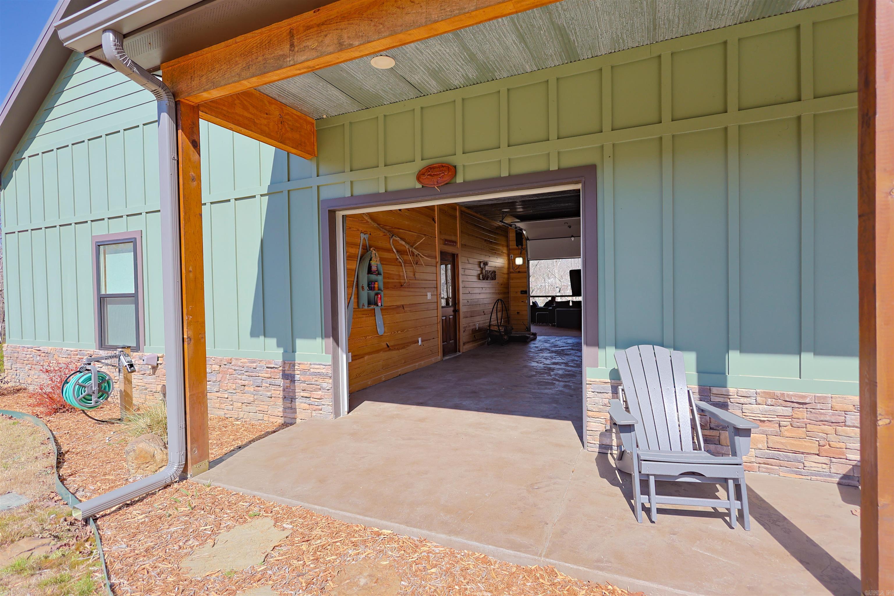 RIVERCHASE - Residential