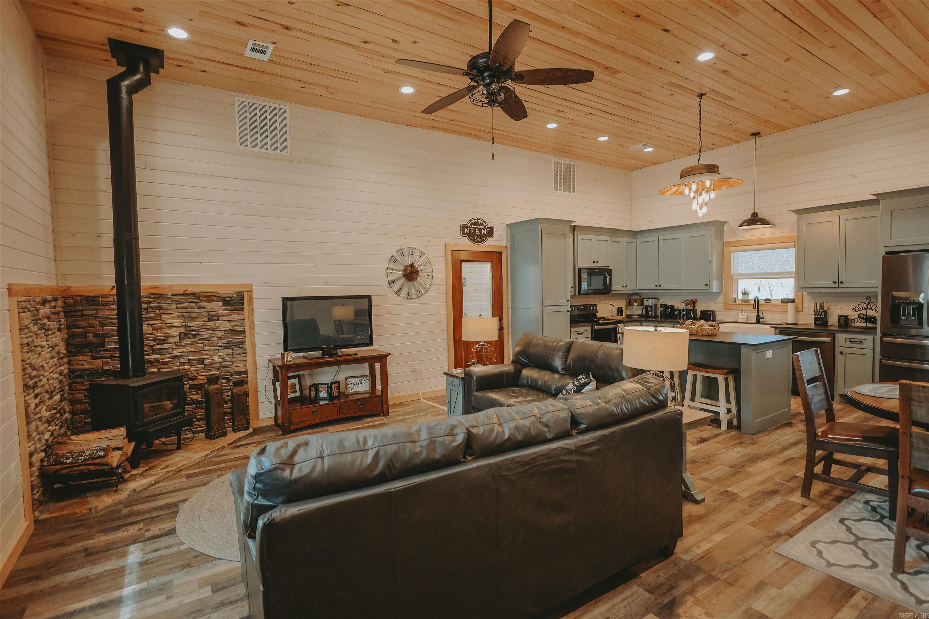 RIVERCHASE - Residential