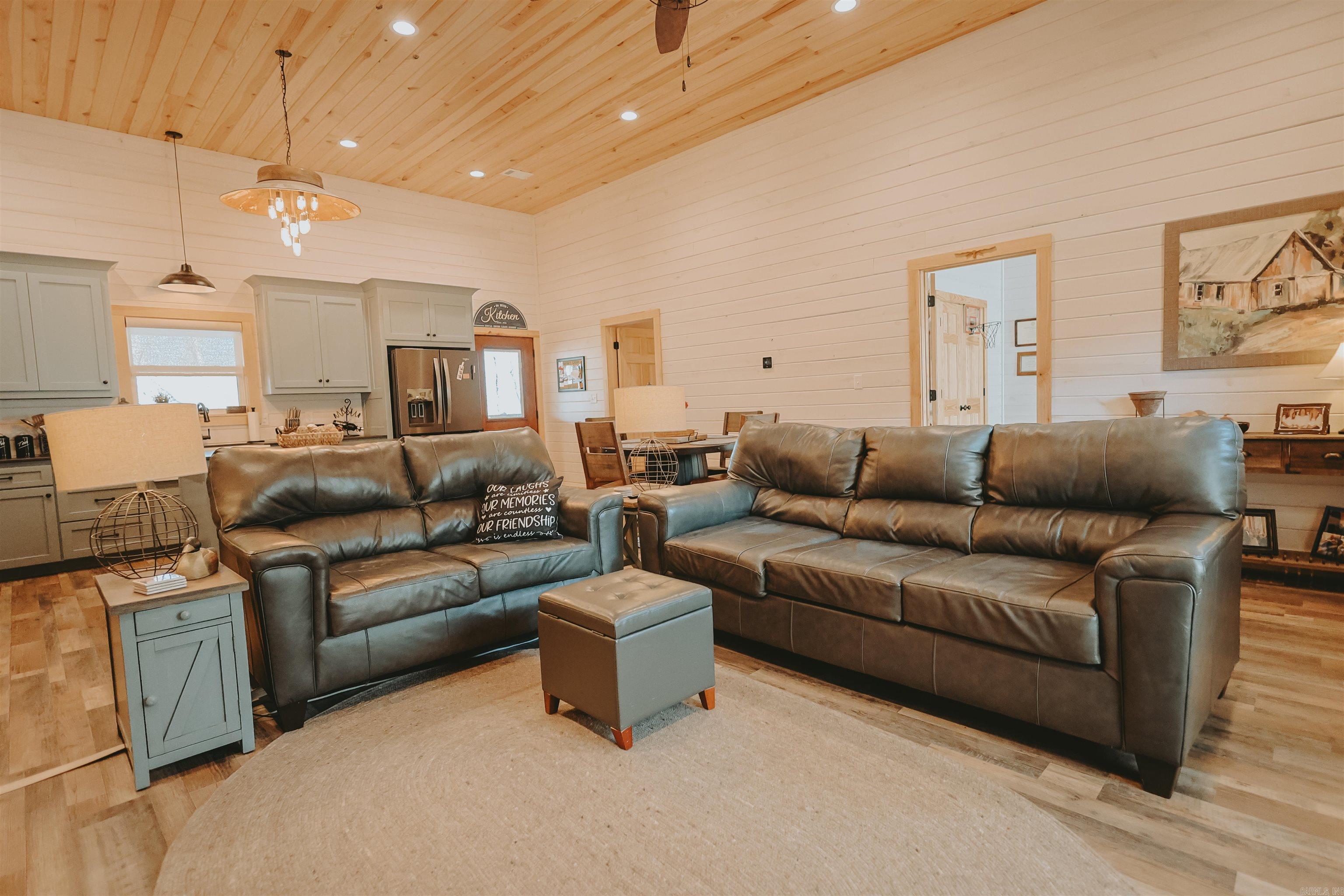 RIVERCHASE - Residential