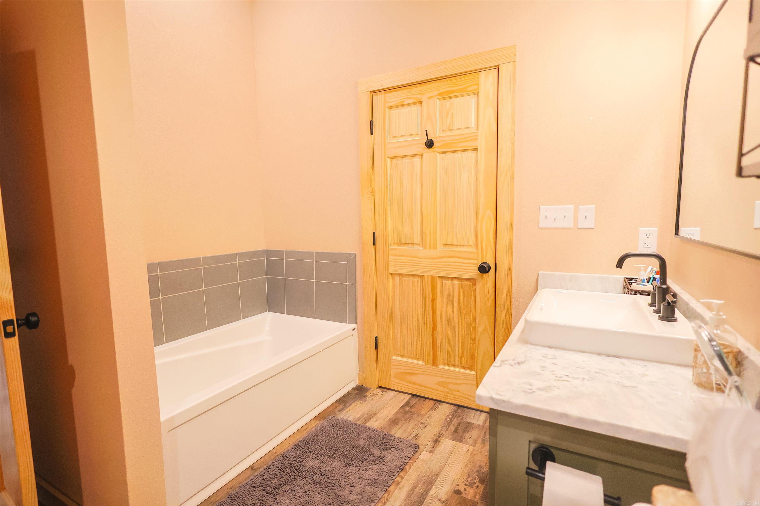 RIVERCHASE - Residential