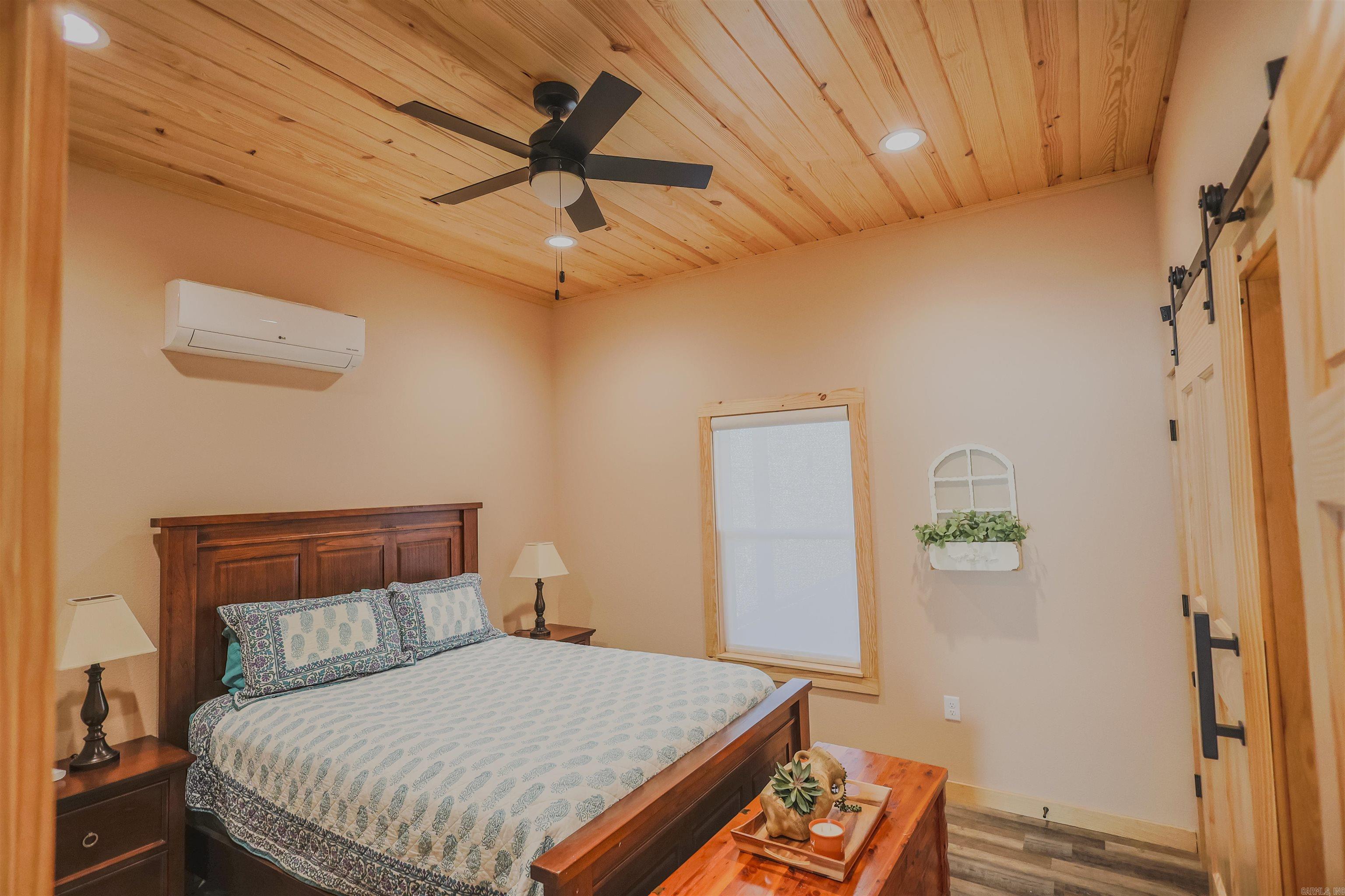 RIVERCHASE - Residential