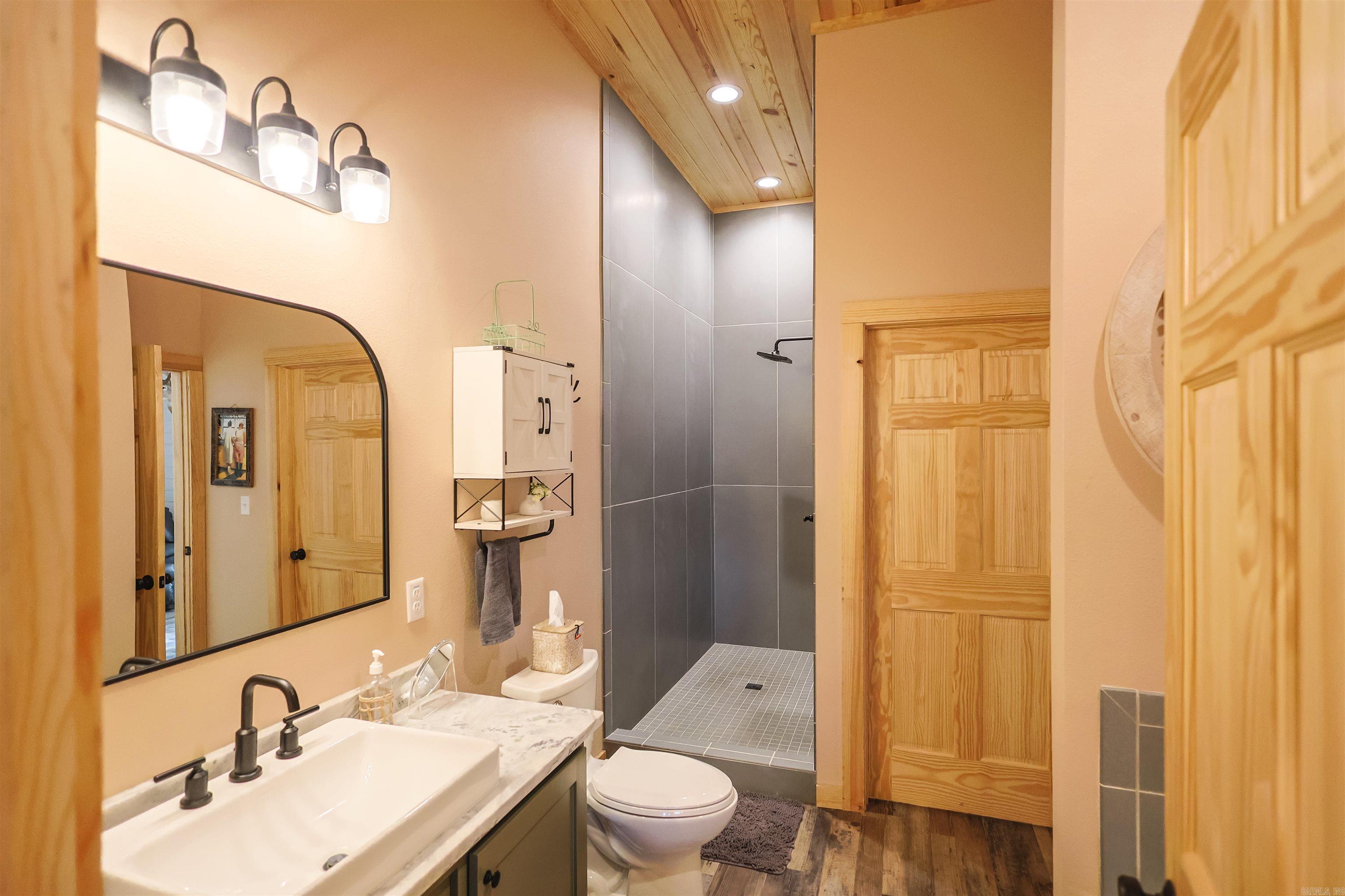 RIVERCHASE - Residential