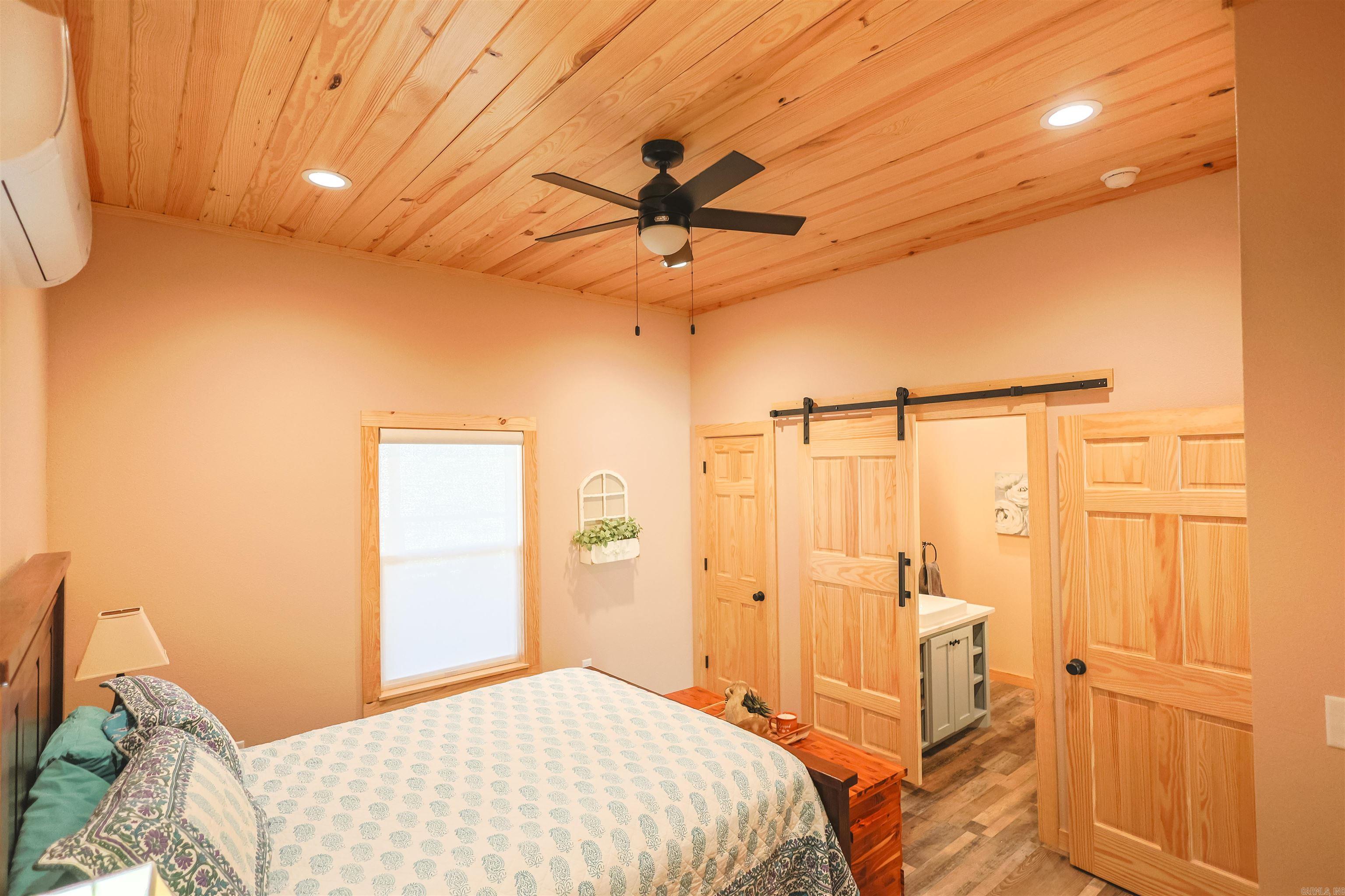 RIVERCHASE - Residential