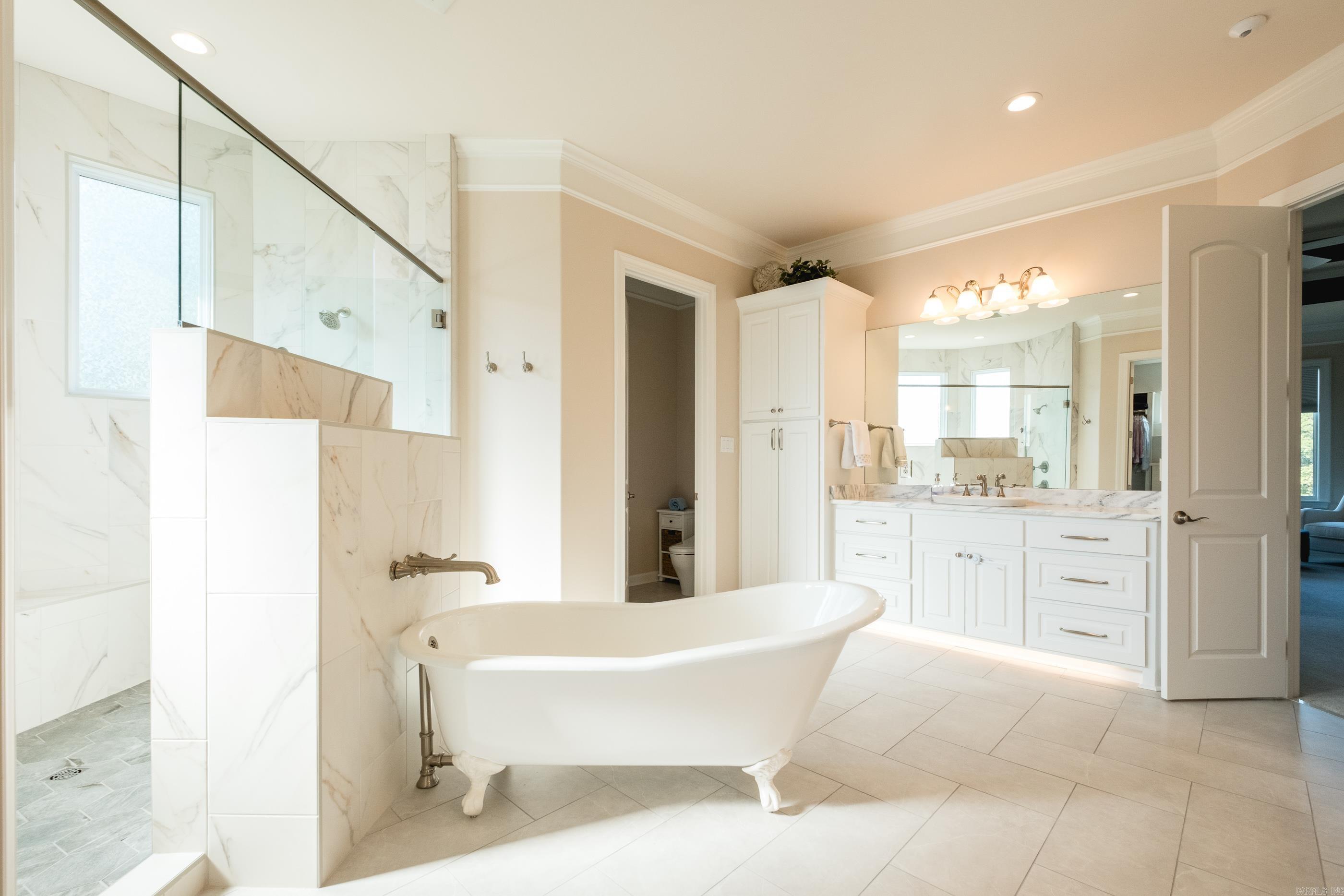 CHENAL VALLEY "FALSTONE COURT" - Residential