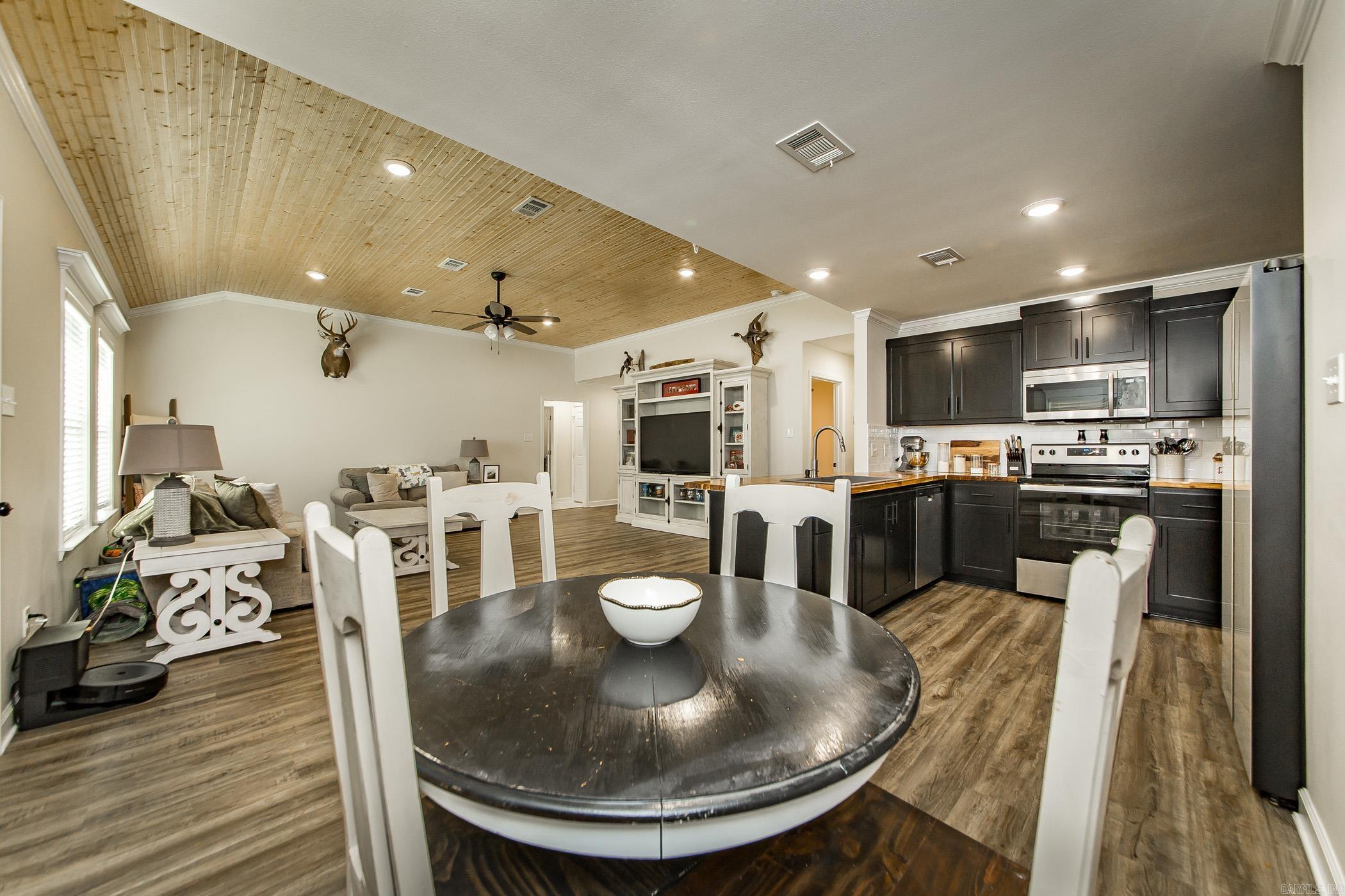 MAGNOLIA ESTATES - Residential