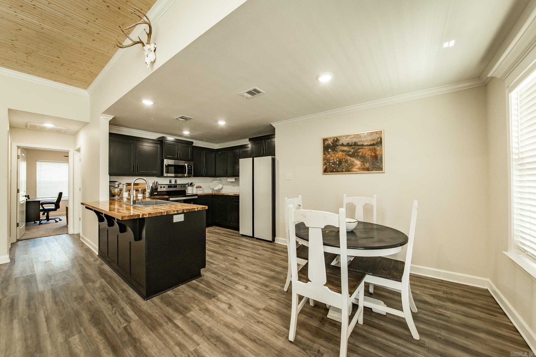 MAGNOLIA ESTATES - Residential