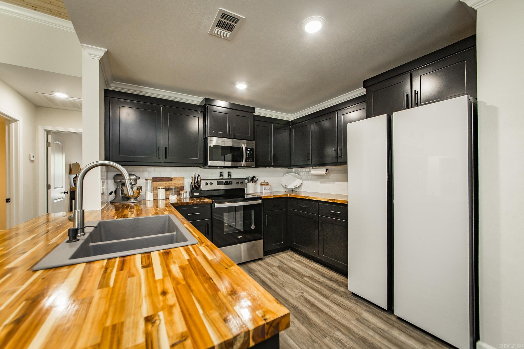 MAGNOLIA ESTATES - Residential