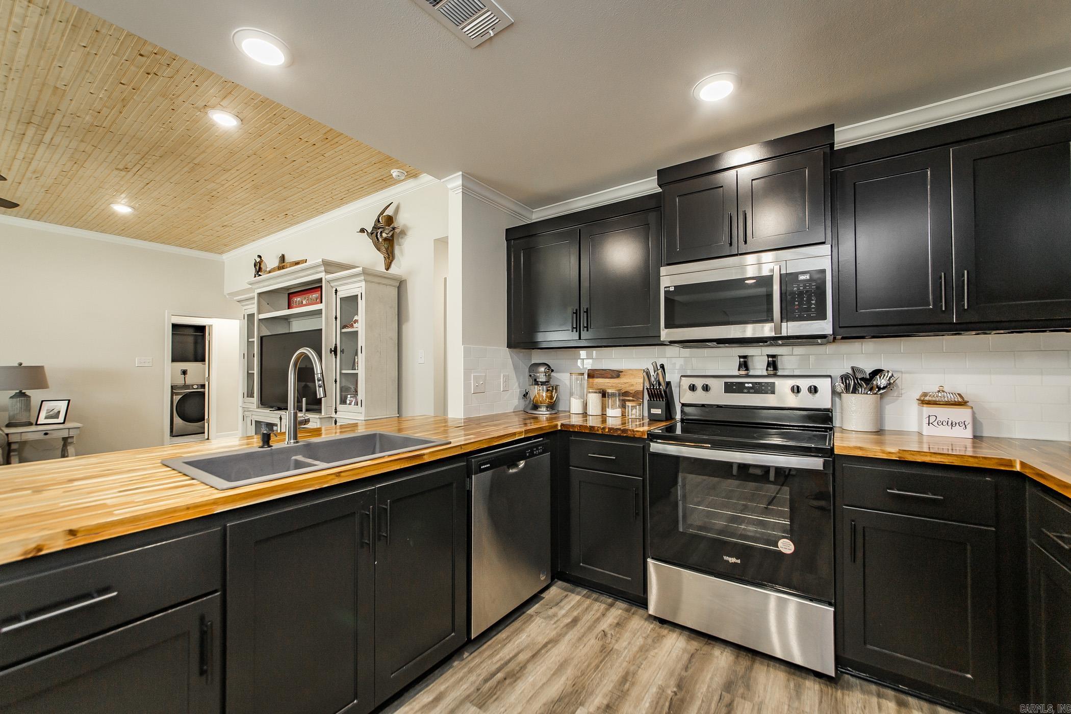 MAGNOLIA ESTATES - Residential