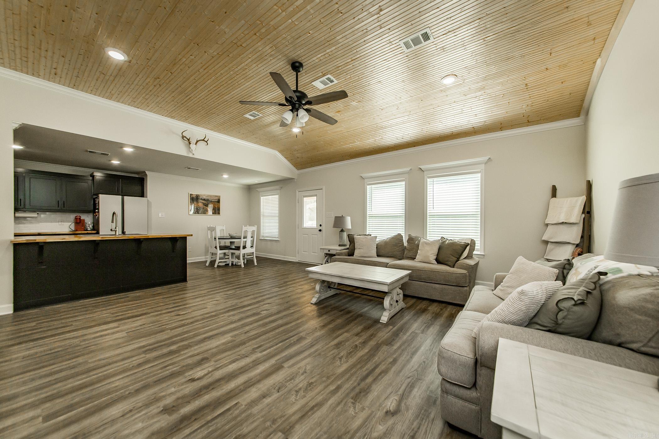 MAGNOLIA ESTATES - Residential