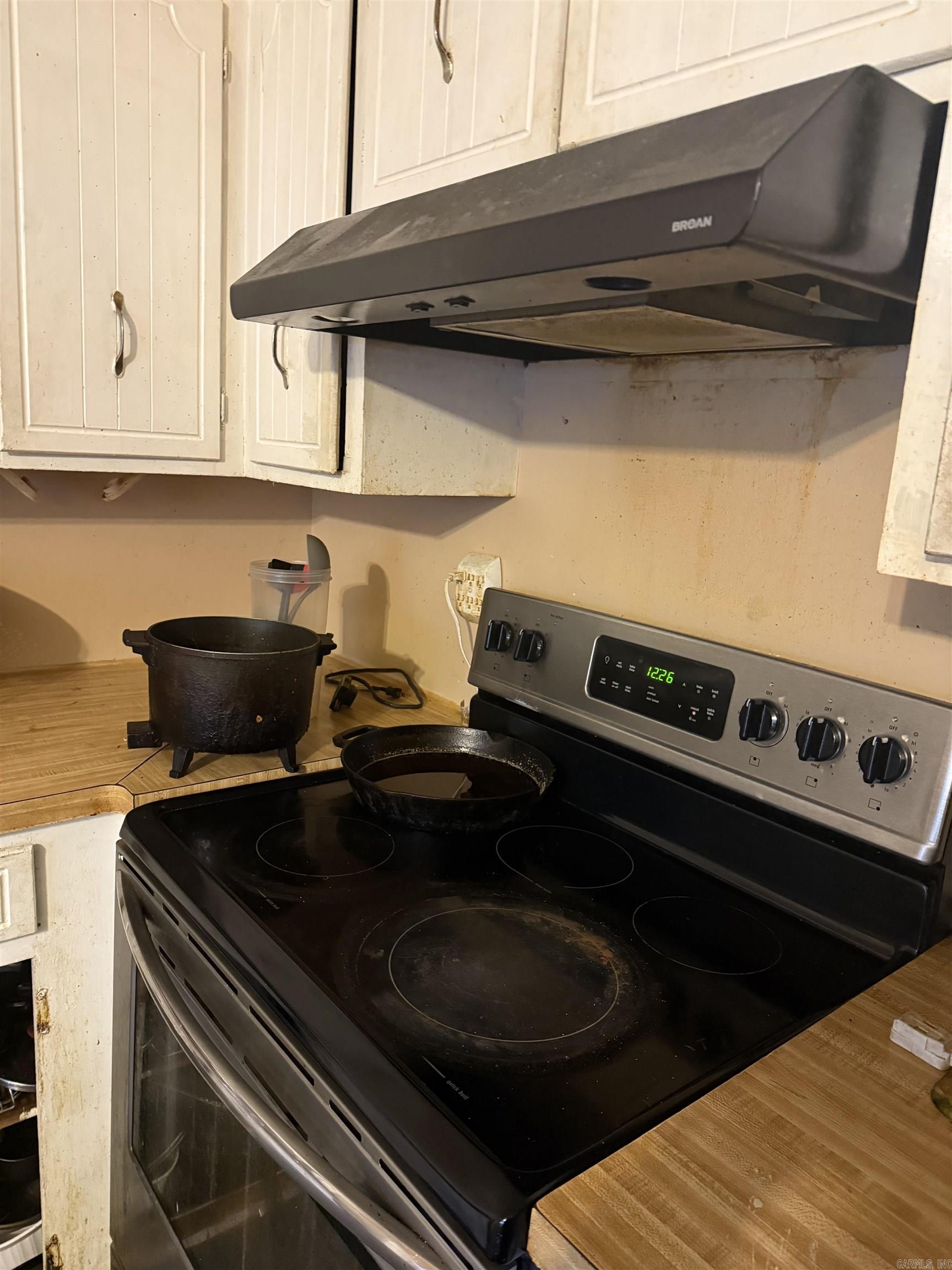 WOODLAND HILLS - Residential