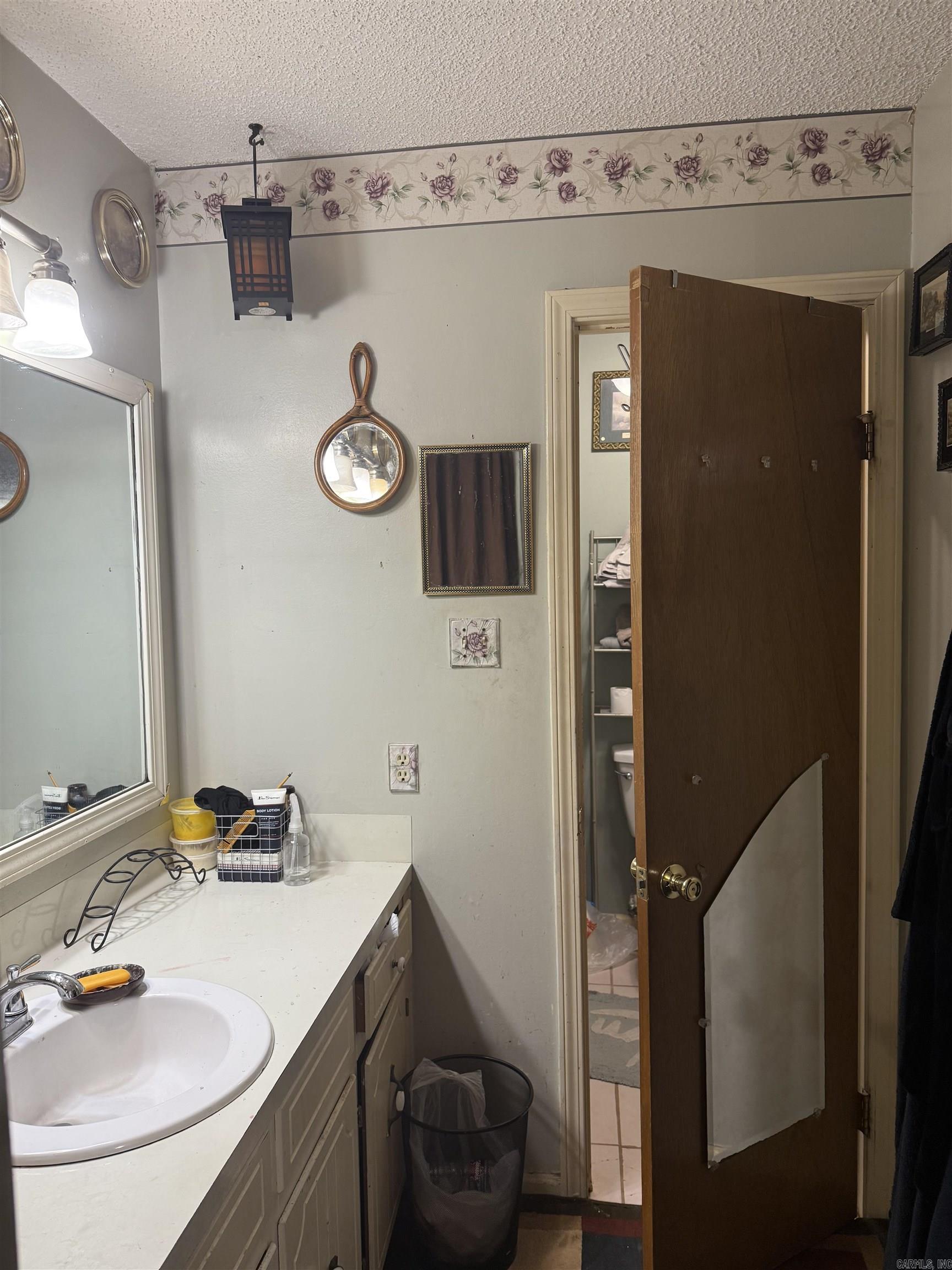 WOODLAND HILLS - Residential