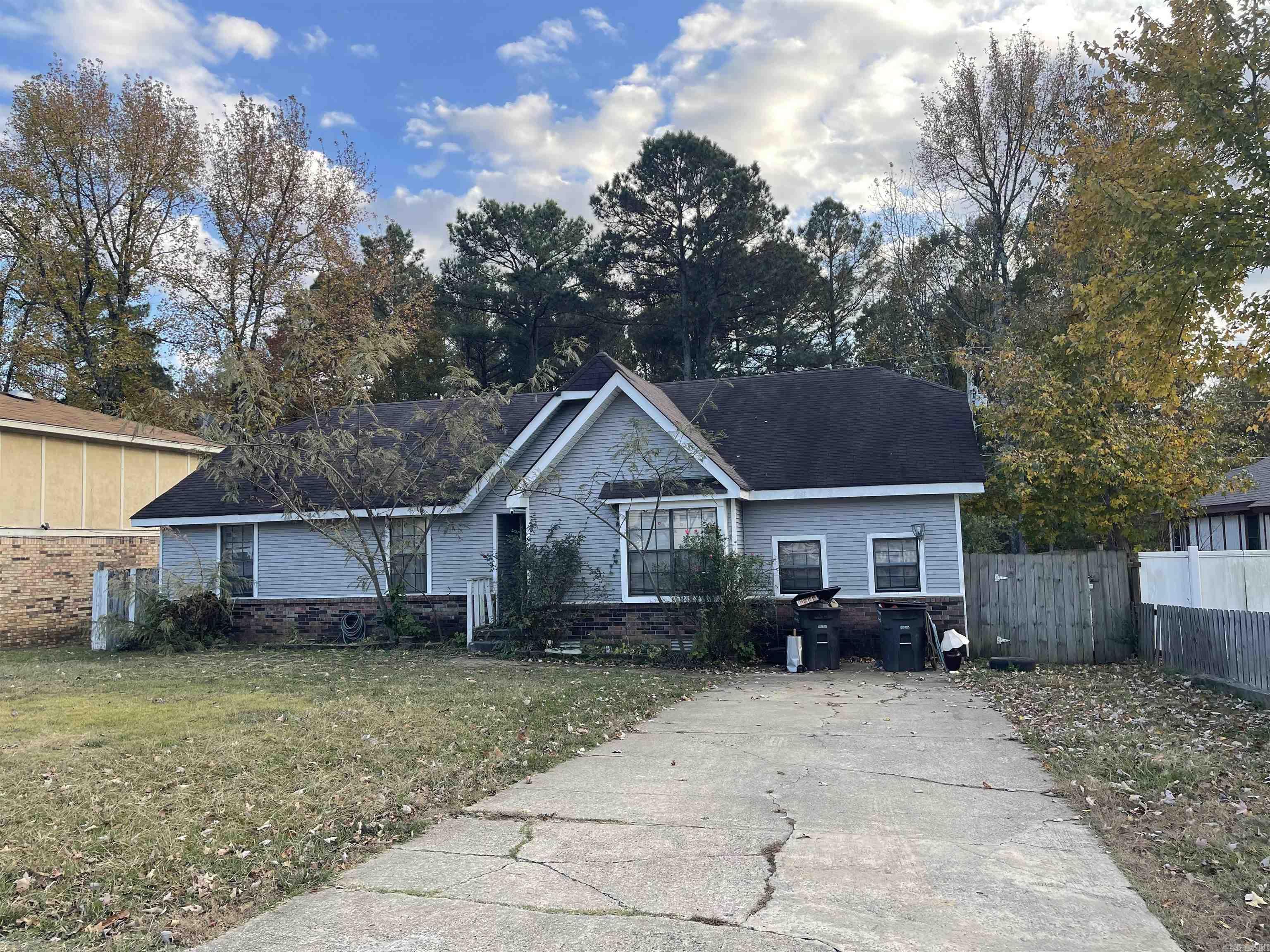 WOODLAND HILLS - Residential