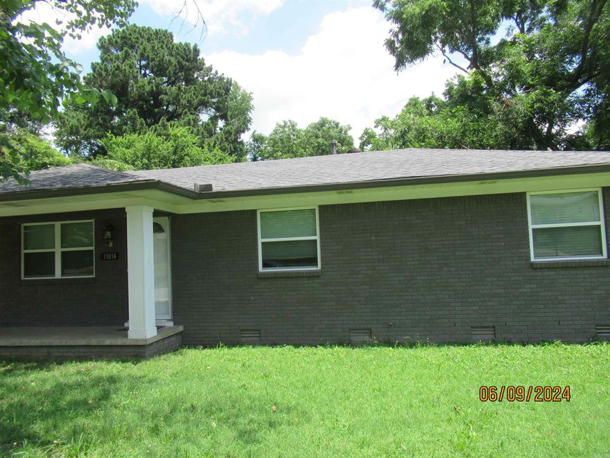 Move in ready! Vacant;Utilities will be on. Newly remodled;Check it out!!