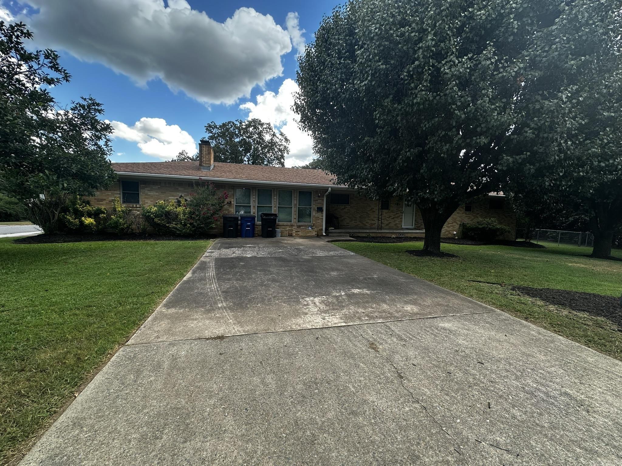 Located on a spacious corner lot in the highly sought-after Park Hill subdivision, this fully remodeled 4-bedroom, 2-bathroom home is move-in ready and filled with modern upgrades. The oversized garage offers ample room for storage, a workshop, or additional parking. Inside, enjoy a bright, open kitchen with updated finishes throughout and a layout that offers both comfort and flexibility for a variety of lifestyles. Conveniently located just minutes from top-rated restaurants, shopping centers, and everyday essentialsāwith an elementary school just a short walk awayāthis home truly combines style and location. Donāt miss outāschedule your private showing today!