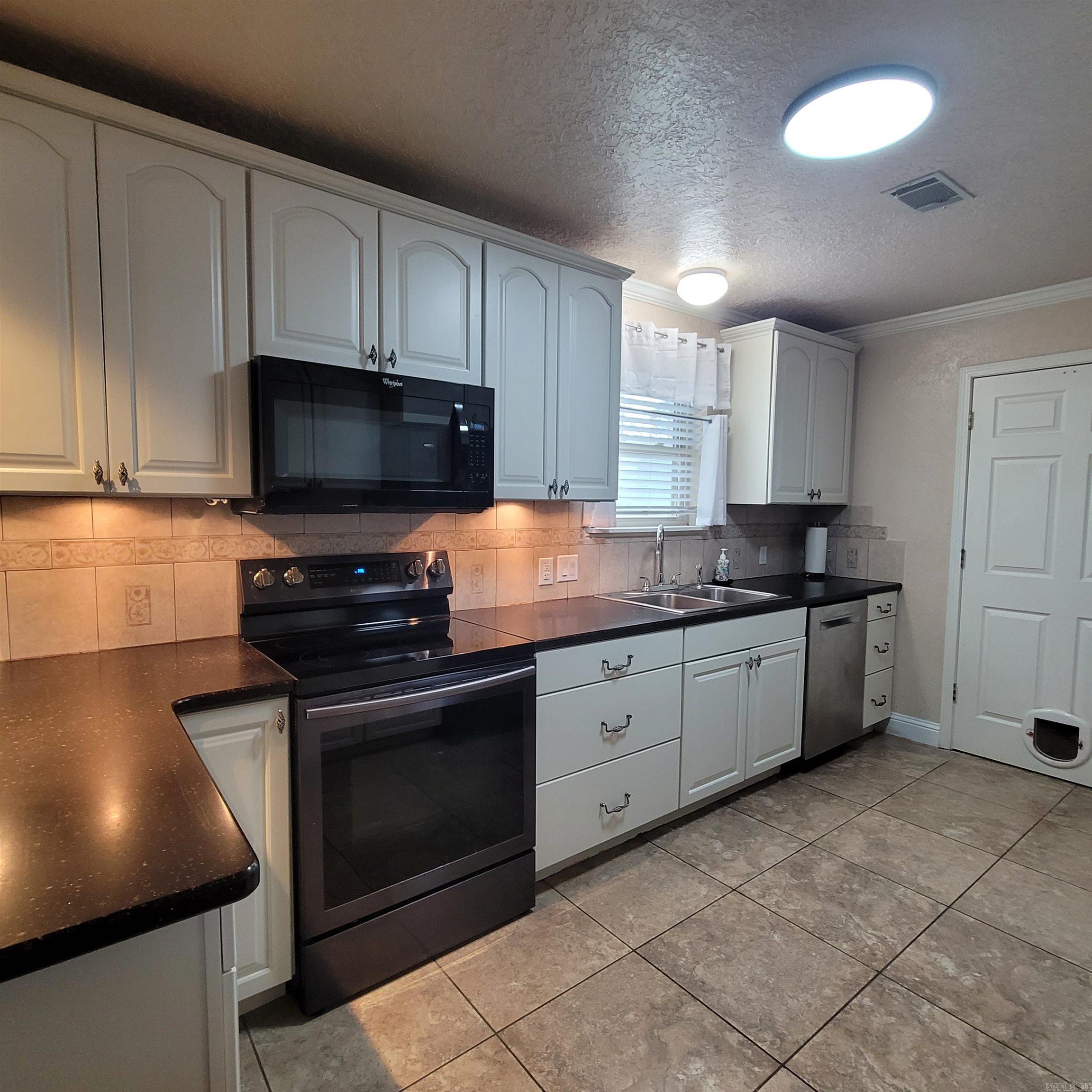 LAKE VIEW - Residential