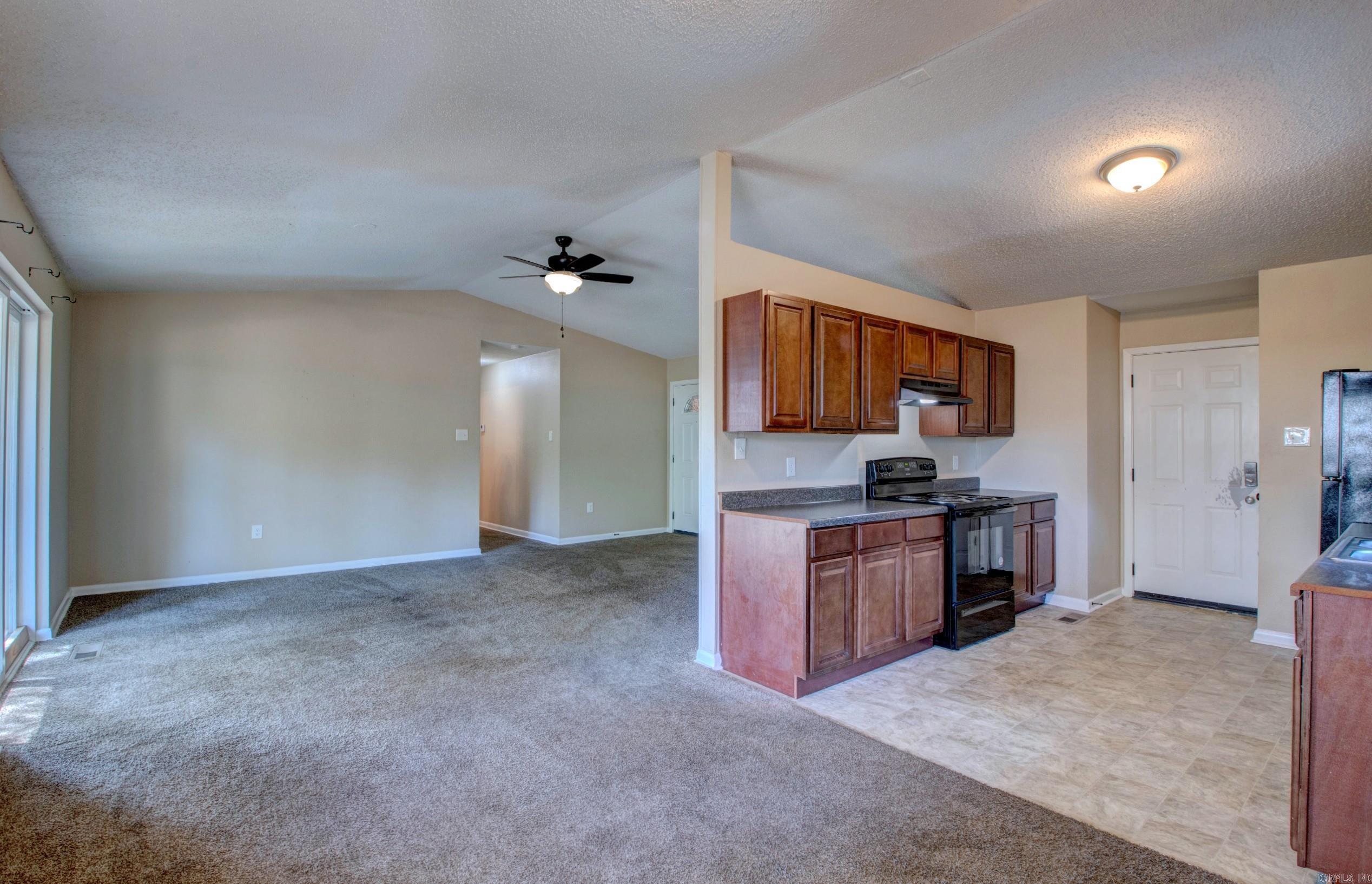 TWIN LAKES - Residential