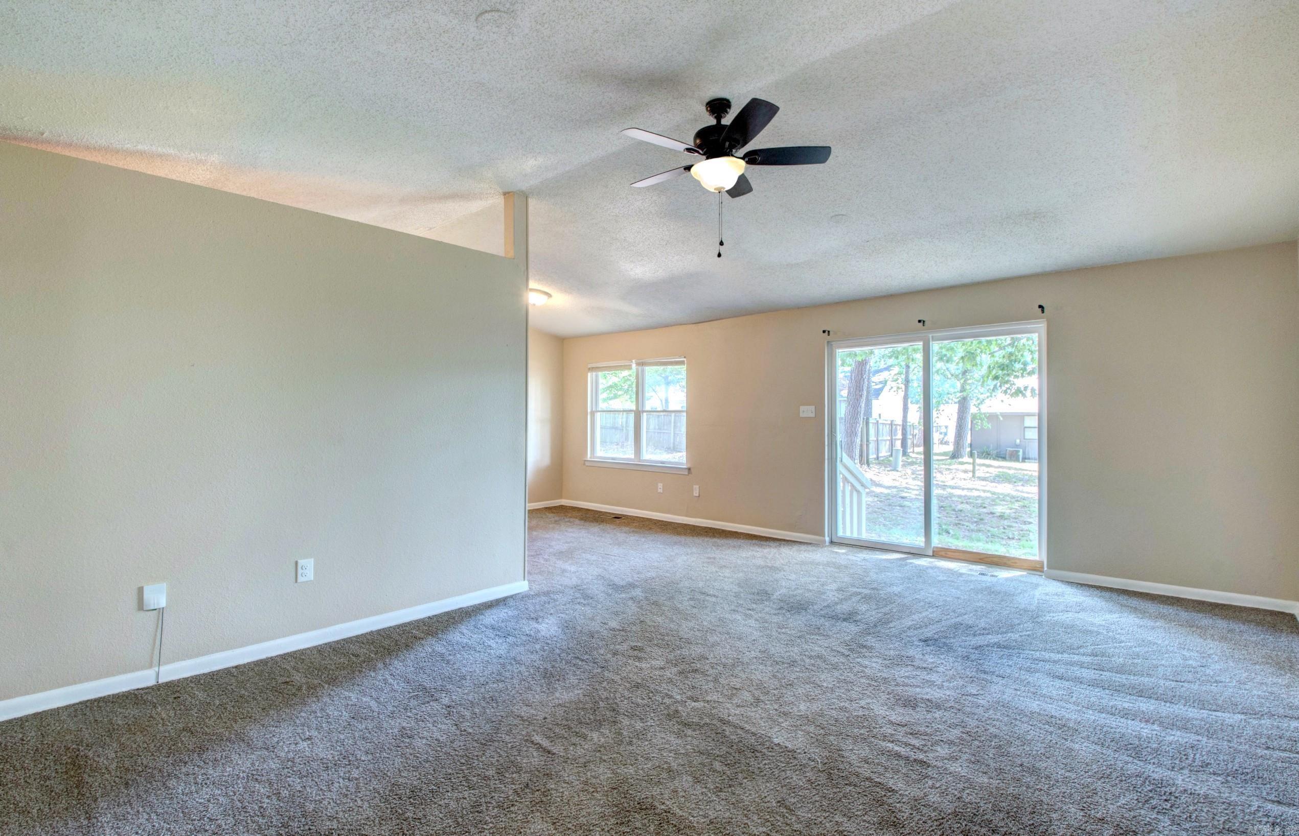 TWIN LAKES - Residential