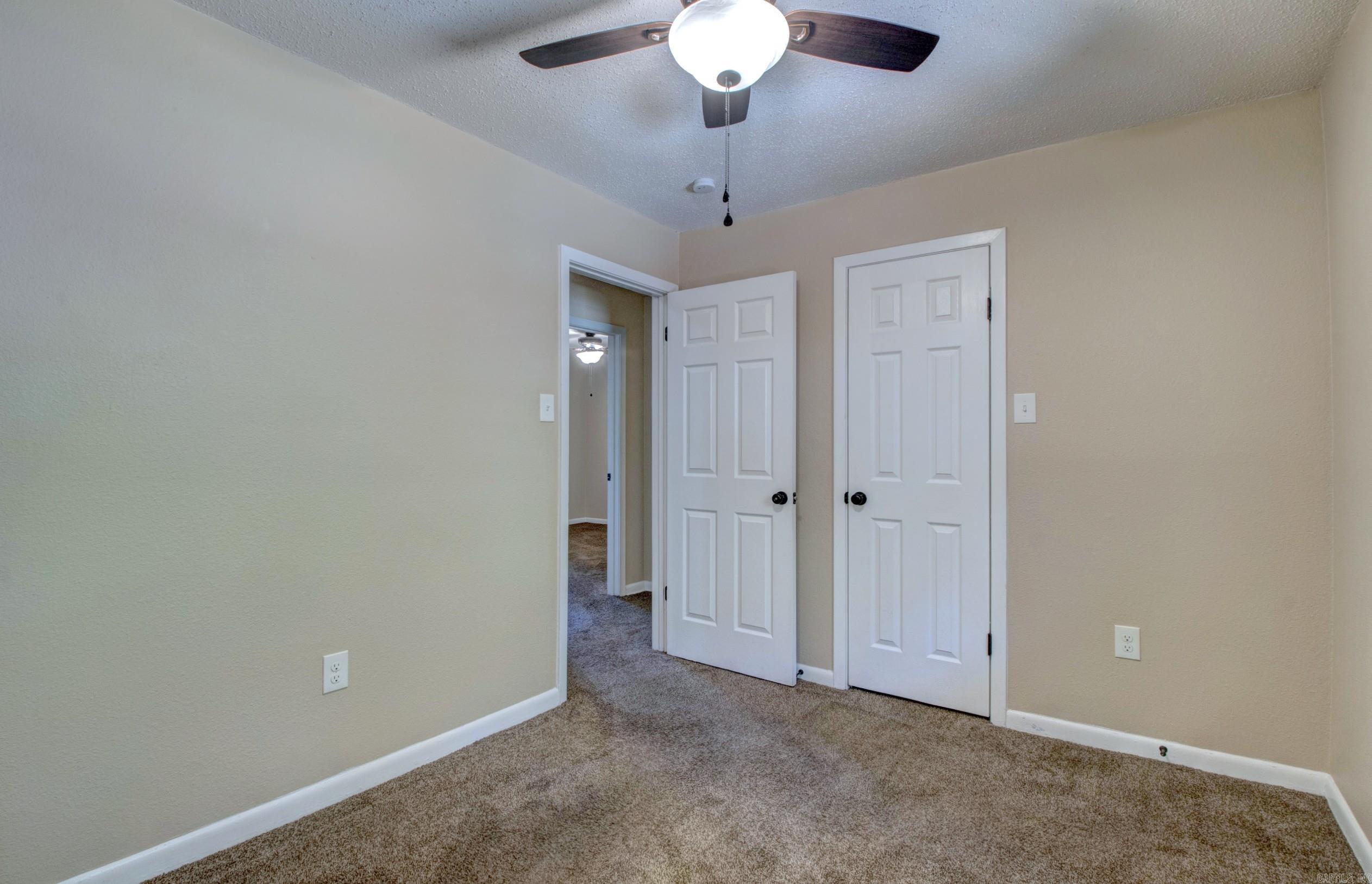 TWIN LAKES - Residential