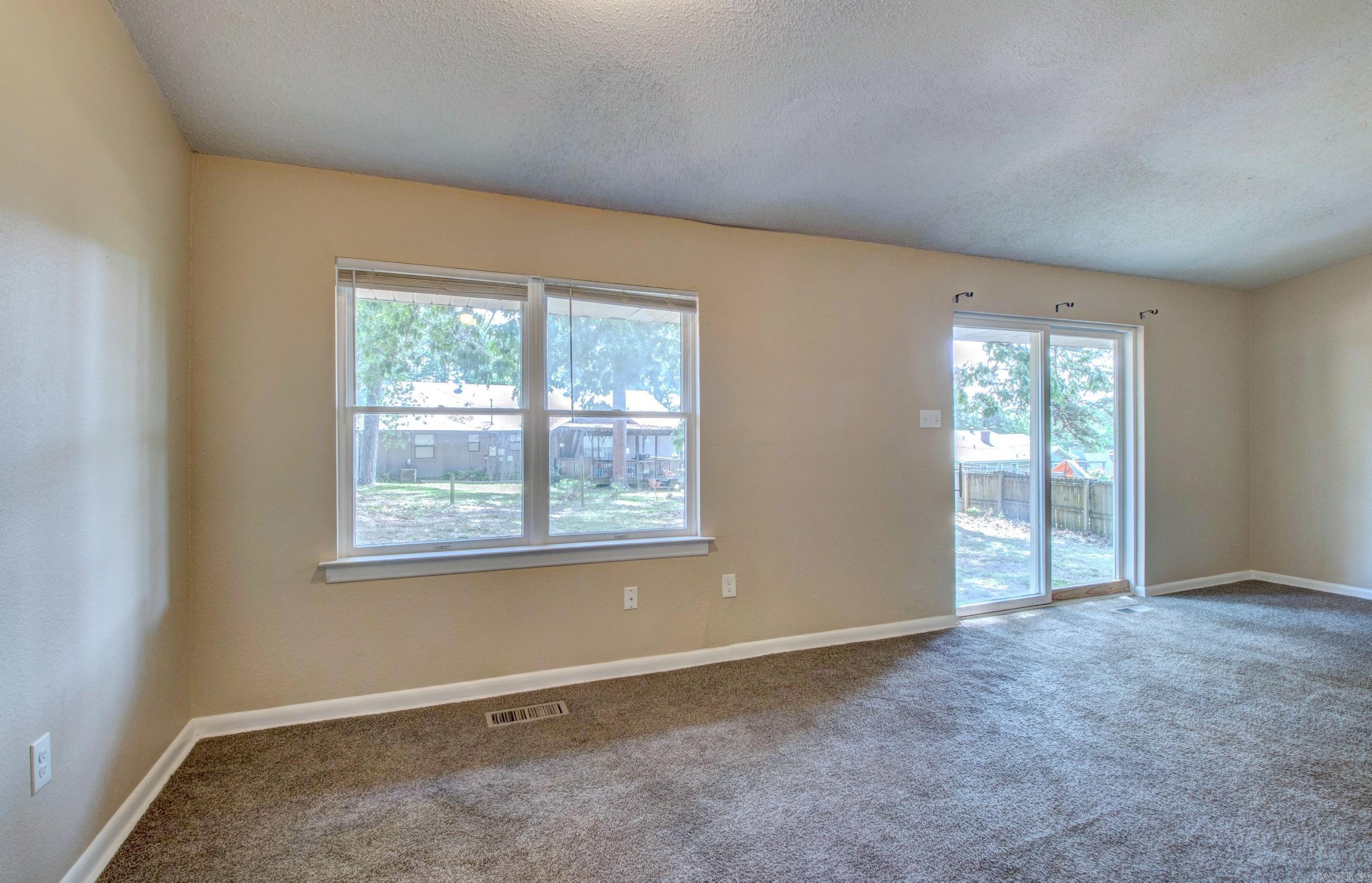 TWIN LAKES - Residential