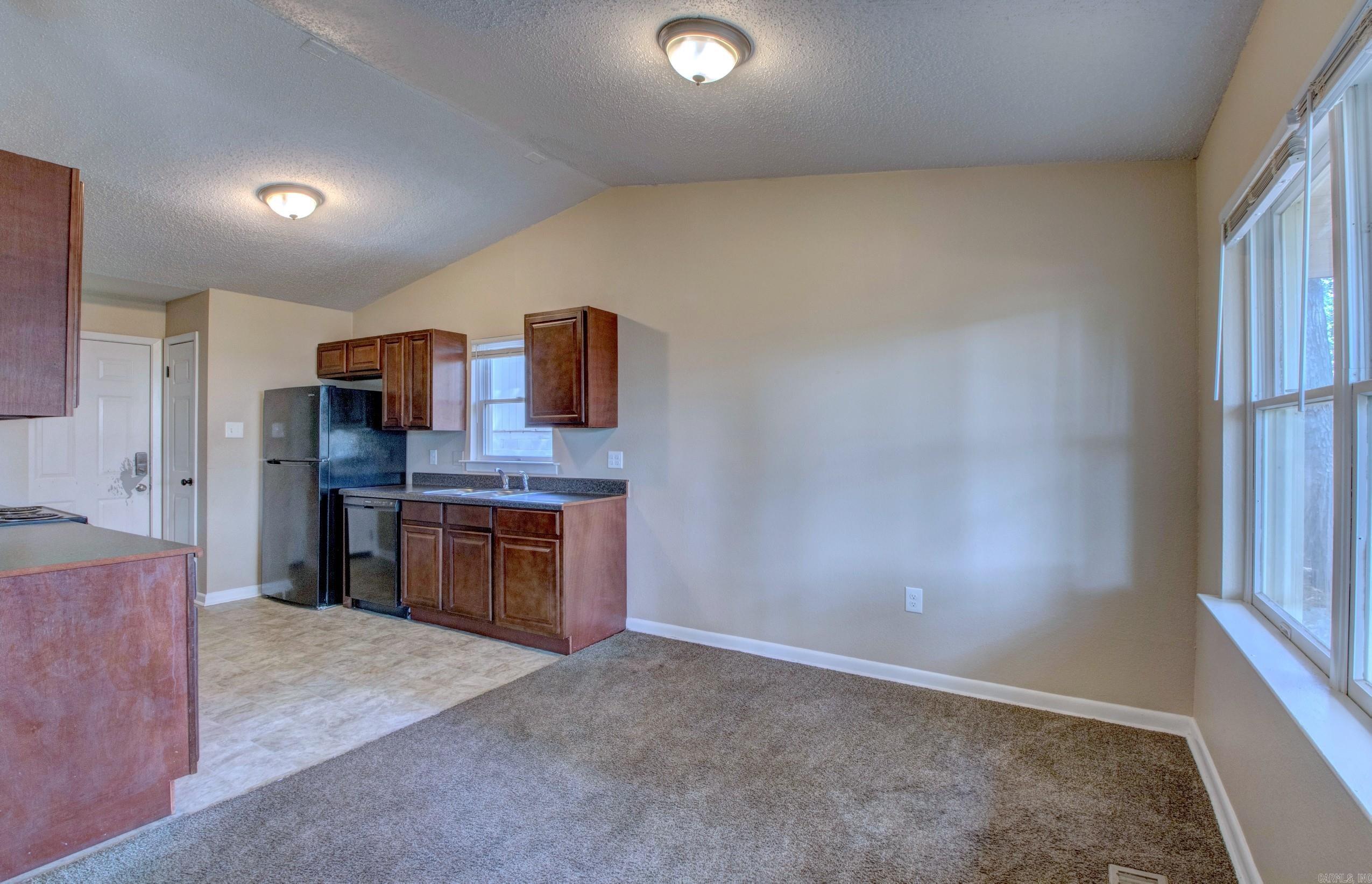 TWIN LAKES - Residential