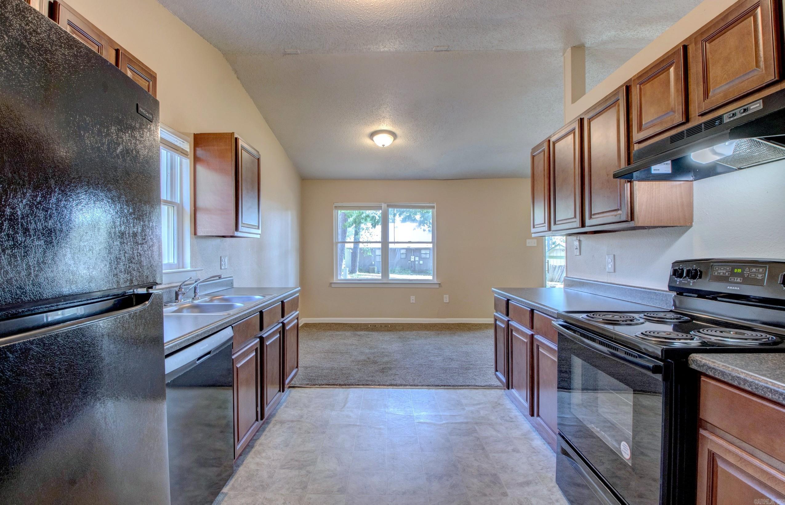 TWIN LAKES - Residential