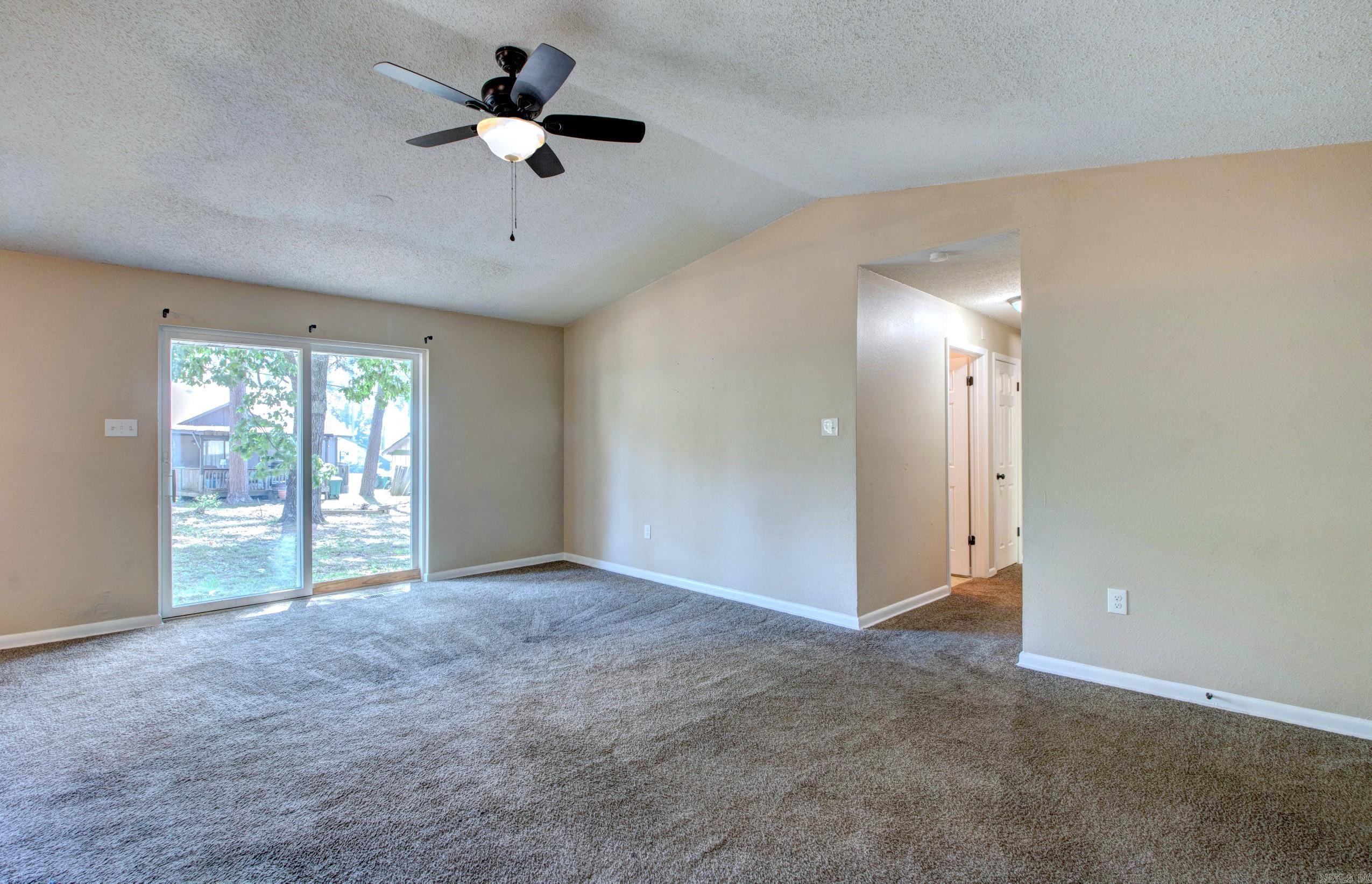 TWIN LAKES - Residential