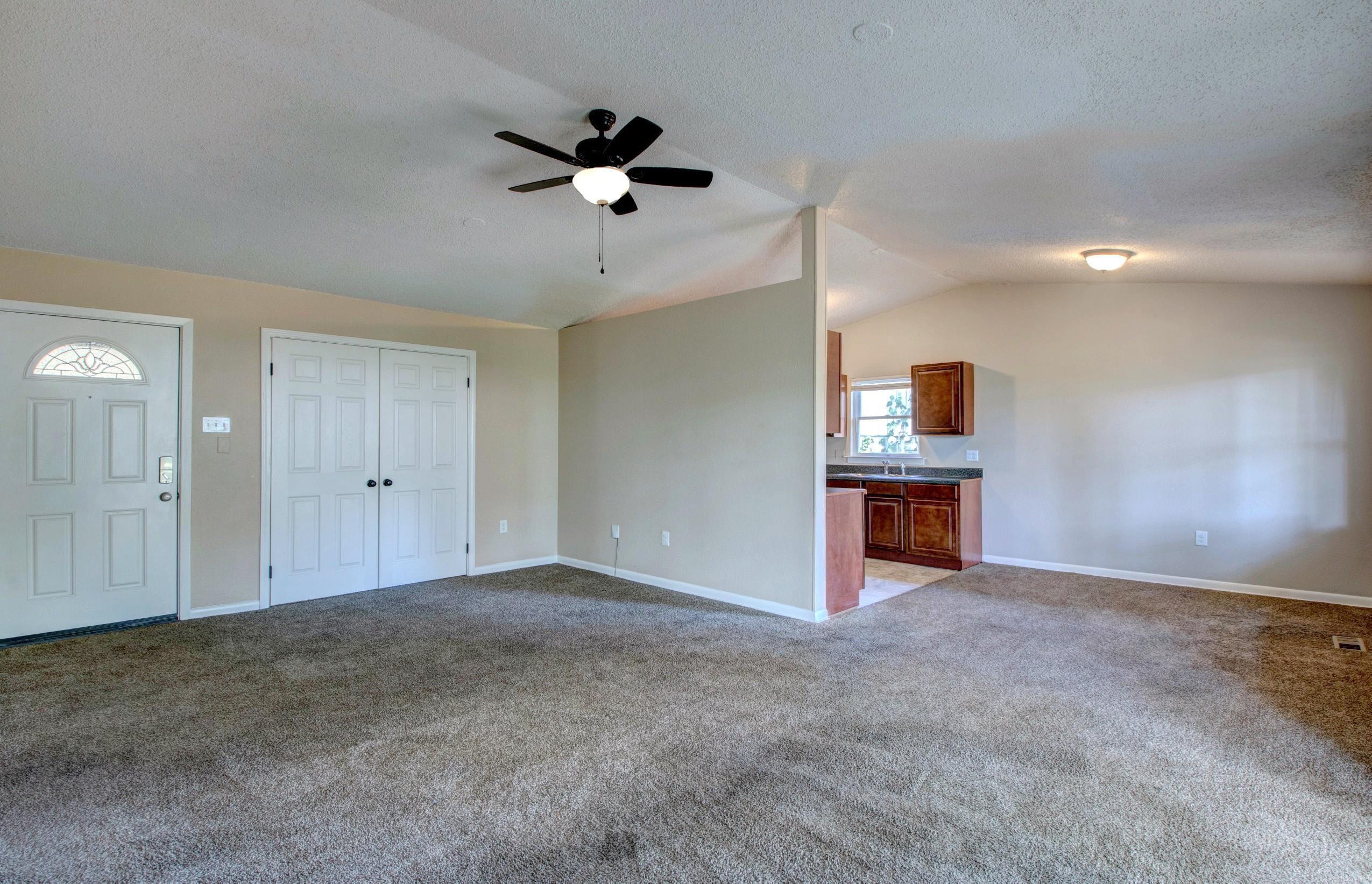 TWIN LAKES - Residential