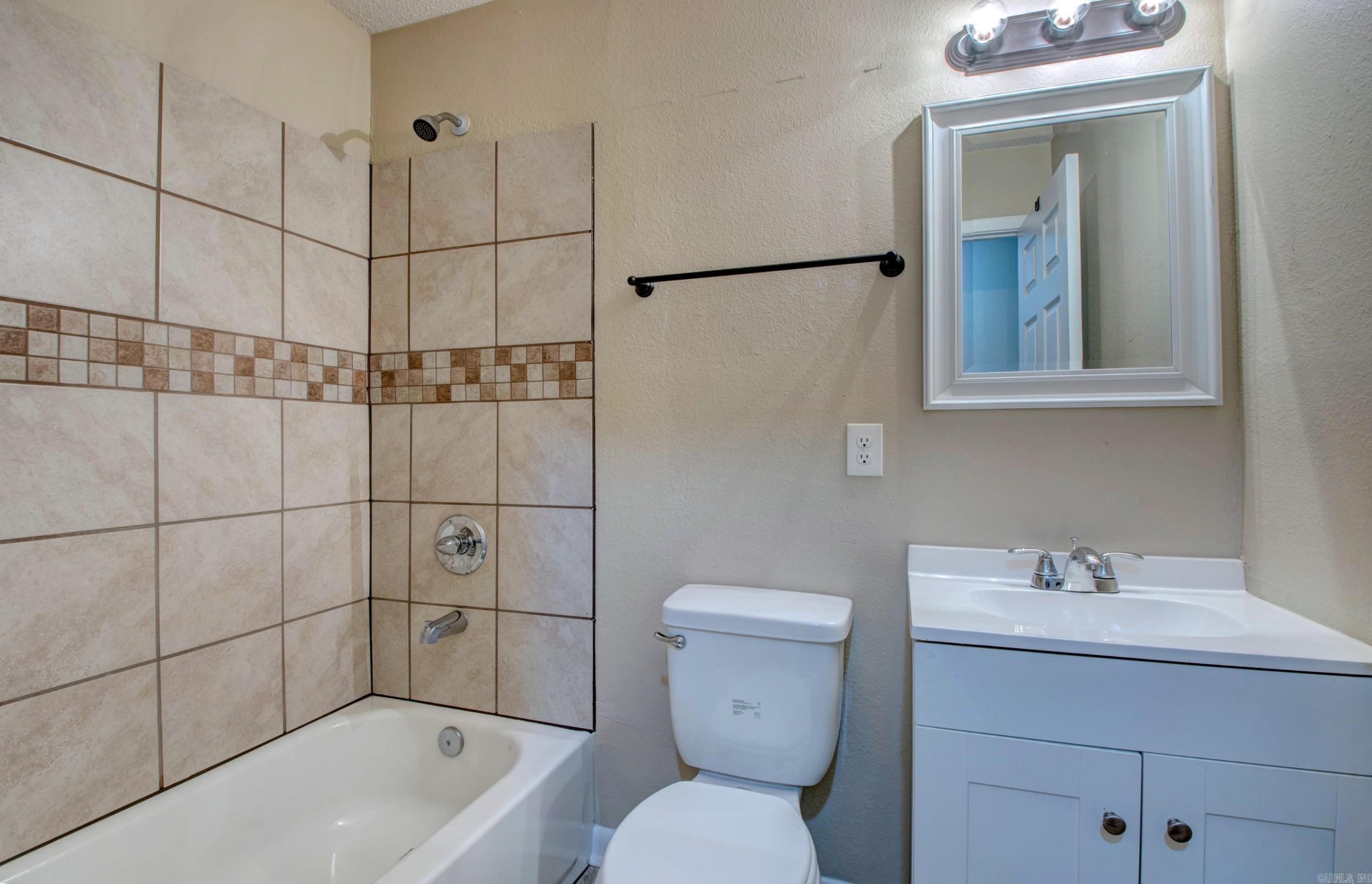 TWIN LAKES - Residential