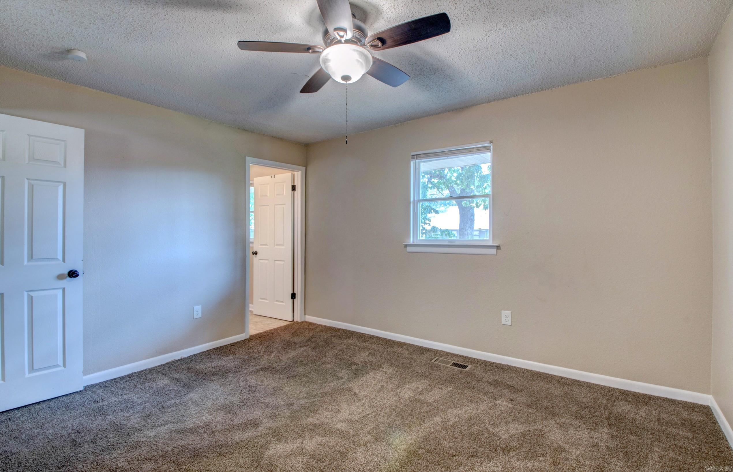 TWIN LAKES - Residential