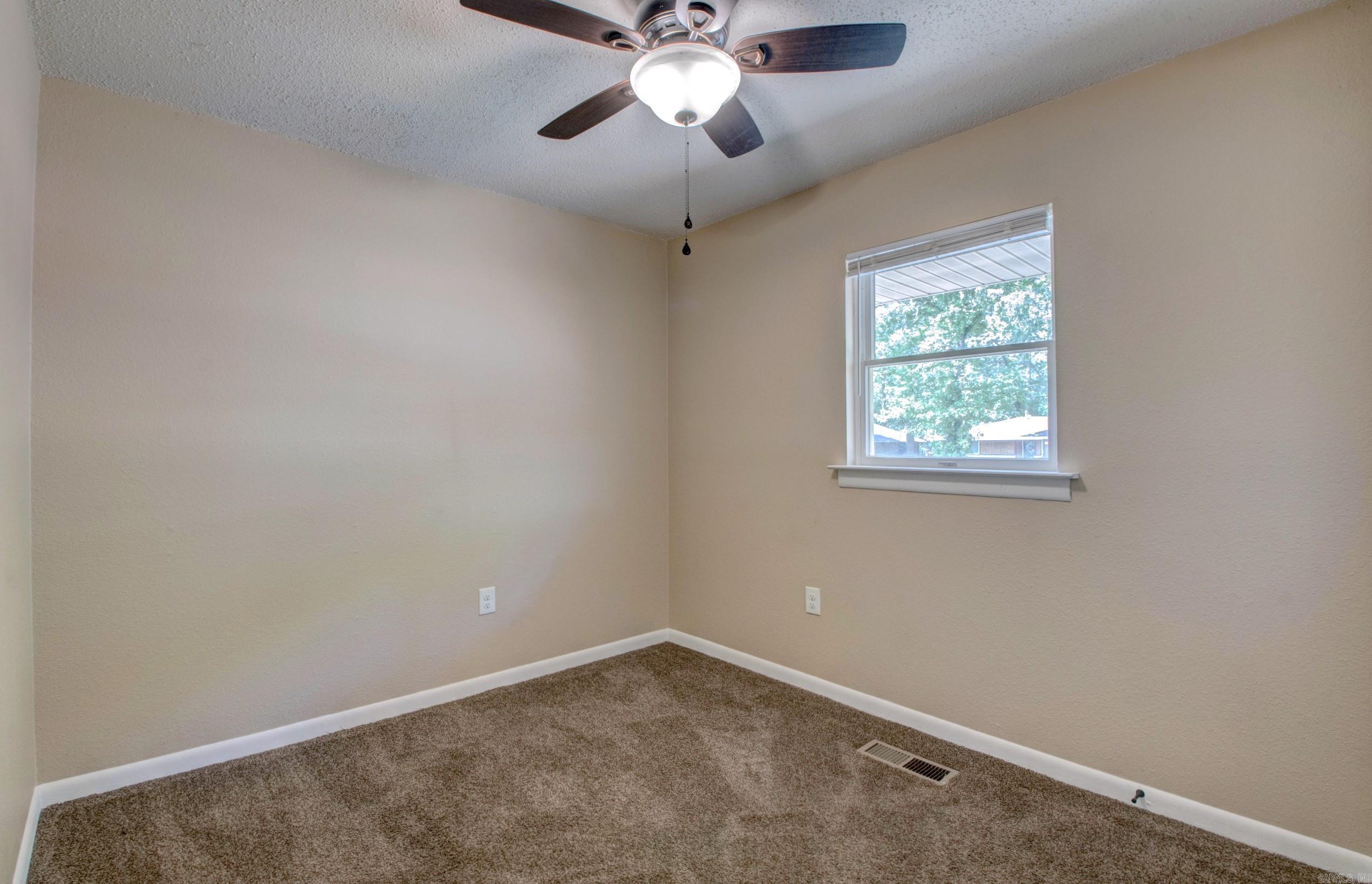 TWIN LAKES - Residential