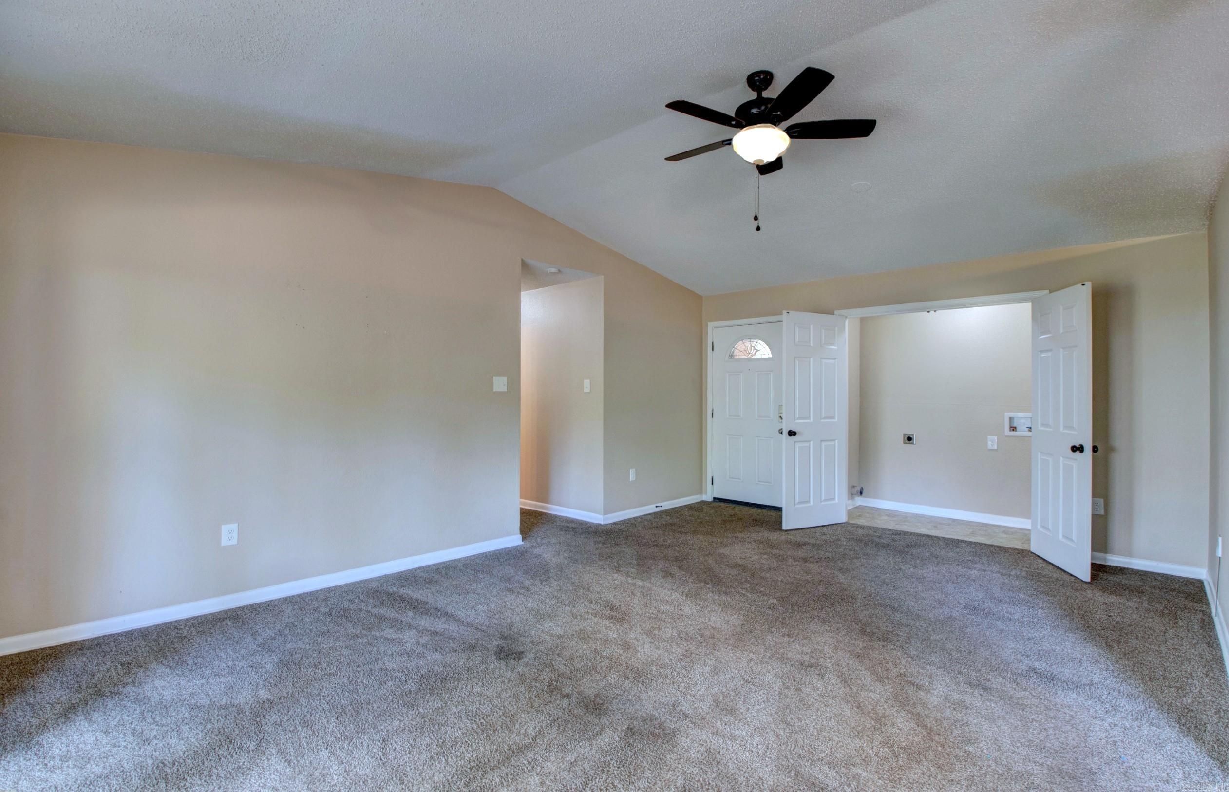 TWIN LAKES - Residential