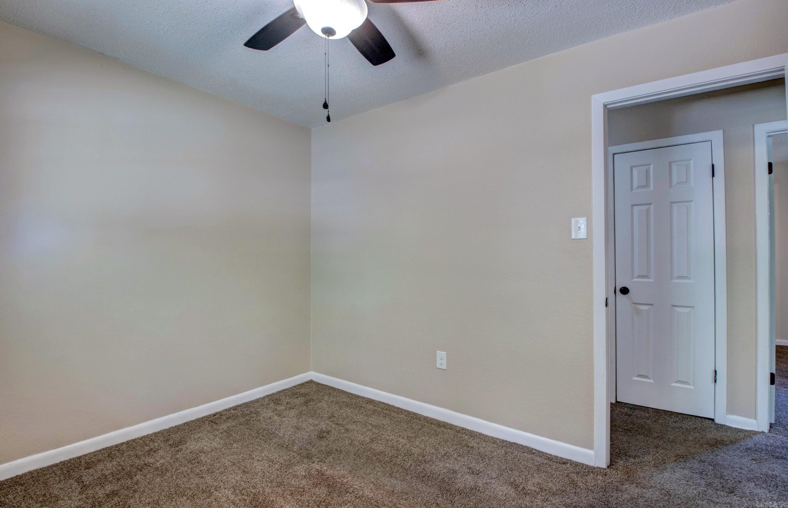 TWIN LAKES - Residential